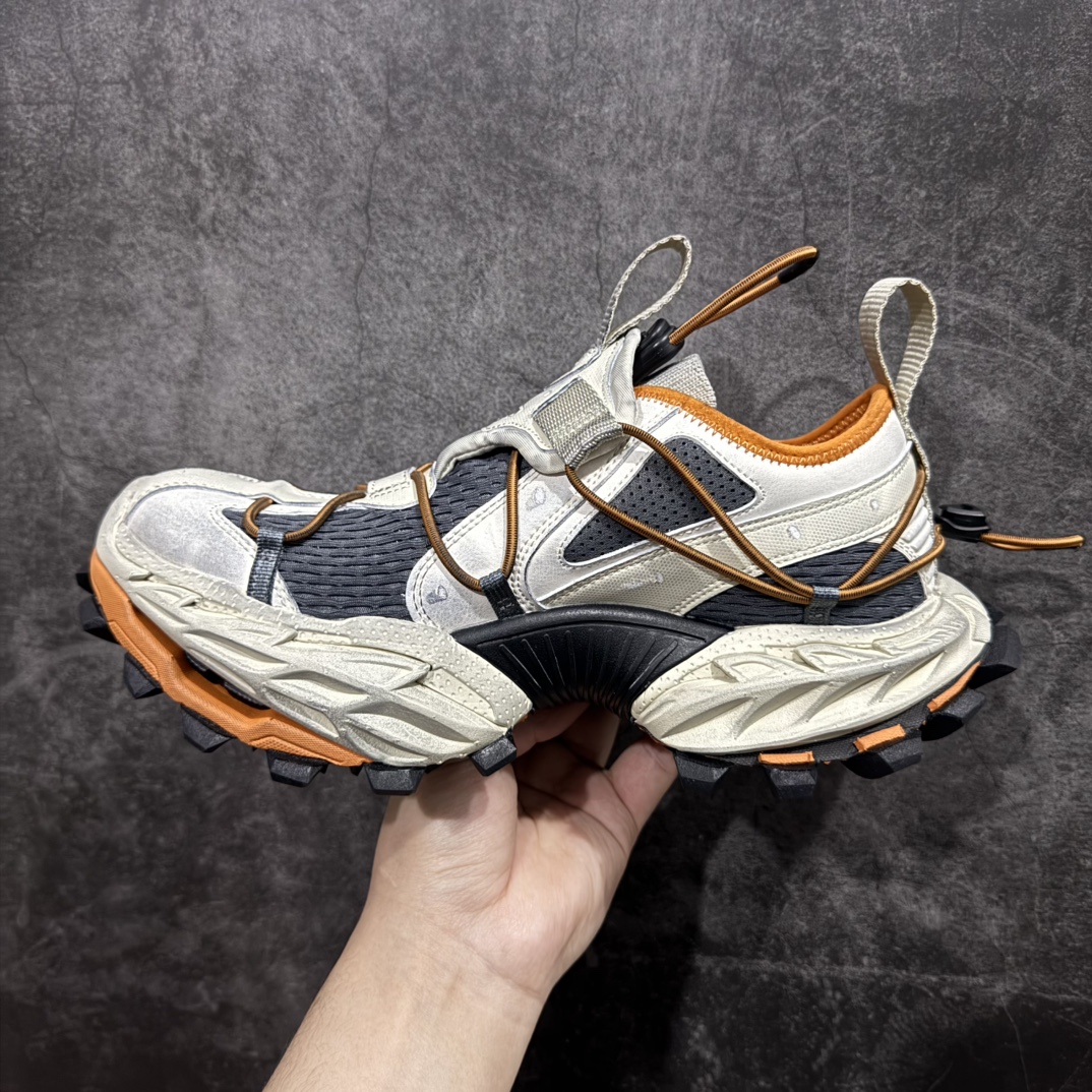 图片[2]-【OK版本】巴黎世家BALENCIAGA Hike Trail Sneaker 徒步旅行15代系列低帮复古阔型厚底户外姥爹风潮流百搭休闲运动越野慢跑鞋“黑银抽绳”804921 WHIKE 1000nBalenciaga 巴黎世家 十五代 15代1000 户外鞋 黑色 全码出货市场唯一正确 耗时数月开发巴黎世家 全新一代户外鞋男女鞋配件防尘袋及说卡片n全部采用原档案原楦数据开发n采用环保纤维革组合网织布鞋面材质(轻度做旧效果!!)n原装EVA环保去臭环型鞋垫开发7层私模,搭载轻量发泡EVA缓震中底,组合锯齿防滑橡胶大底❗ 尺码：35-46 全码出货  编码：DF440460-莆田鞋批发中心