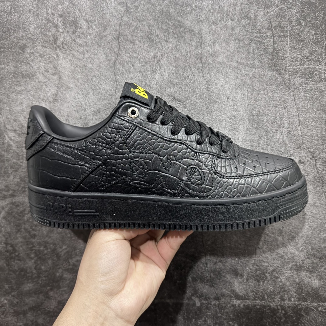 【纯原Y版】A BATHING APE STA  经典潮流 时尚板鞋 男女同款BAPE STA 是 Bape 旗下的一款运动鞋系列。BAPE STA 于 2002 年推出，该鞋款融合了 Bape 的品牌元素和风格，具有较高的辨识度。有各种丰富的颜色选择，满足不同消费者的喜好。Bape 作为著名的潮流品牌，BAPE STA 也带有浓厚的潮流感，受到许多潮流人士和明星的喜爱。对街头潮流文化产生了一定的影响。它不仅是一款运动鞋，更是潮流文化的一种象征。 尺码:36 36.5 37.5 38 38.5 40 40.5 41 42 42.5 43 44 44.5 45 46 编码：DF310330-莆田鞋批发中心