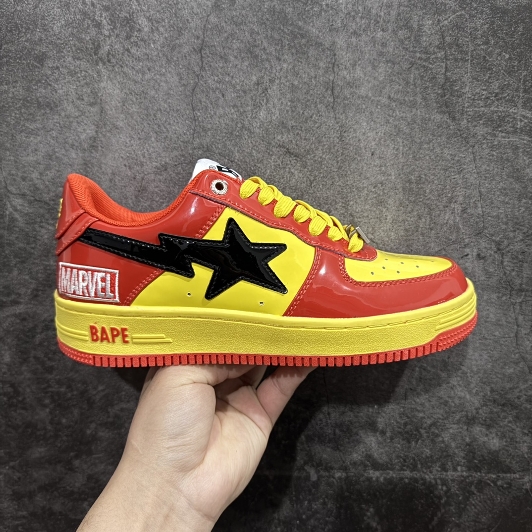 【纯原Y版】A BATHING APE STA 经典潮流 时尚板鞋 男女同款 BAPE STA 是 Bape 旗下的一款运动鞋系列。BAPE STA 于 2002 年推出,该鞋款融合了 Bape 的品牌元素和风格,具有较高的辨识度。有各种丰富的颜色选择,满足不同消费者的喜好。Bape 作为著名的潮流品牌,BAPE STA 也带有浓厚的潮流感,受到许多潮流人士和明星的喜爱。对街头潮流文化产生了一定的影响。它不仅是一款运动鞋,更是潮流文化的一种象征。 尺码:36 36.5 37.5 38 38.5 40 40.5 41 42 42.5 43 44 44.5 45 46-选品中心