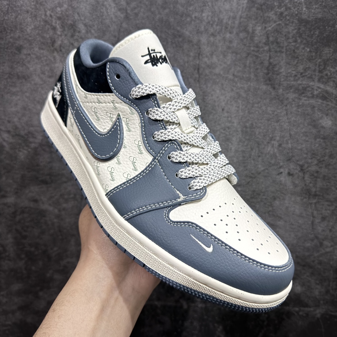 图片[3]-【定制版】Air Jordan 1 Low AJ1 乔1 斯图西联名-灰勾英文 高端定制 低帮复古篮球鞋 XX3318-503rn#定制鞋盒 大厂纯原品质出货 超高清洁度 皮料切割干净无任何毛边 细节完美 r 尺码：36 36.5 37.5 38 38.5 39 40 40.5 41 42 42.5 43 44 44.5 45 编码：HXS320340-莆田鞋批发中心