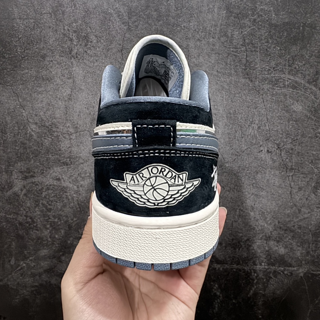 图片[4]-【定制版】Air Jordan 1 Low AJ1 乔1 斯图西联名-灰勾英文 高端定制 低帮复古篮球鞋 XX3318-503rn#定制鞋盒 大厂纯原品质出货 超高清洁度 皮料切割干净无任何毛边 细节完美 r 尺码：36 36.5 37.5 38 38.5 39 40 40.5 41 42 42.5 43 44 44.5 45 编码：HXS320340-莆田鞋批发中心