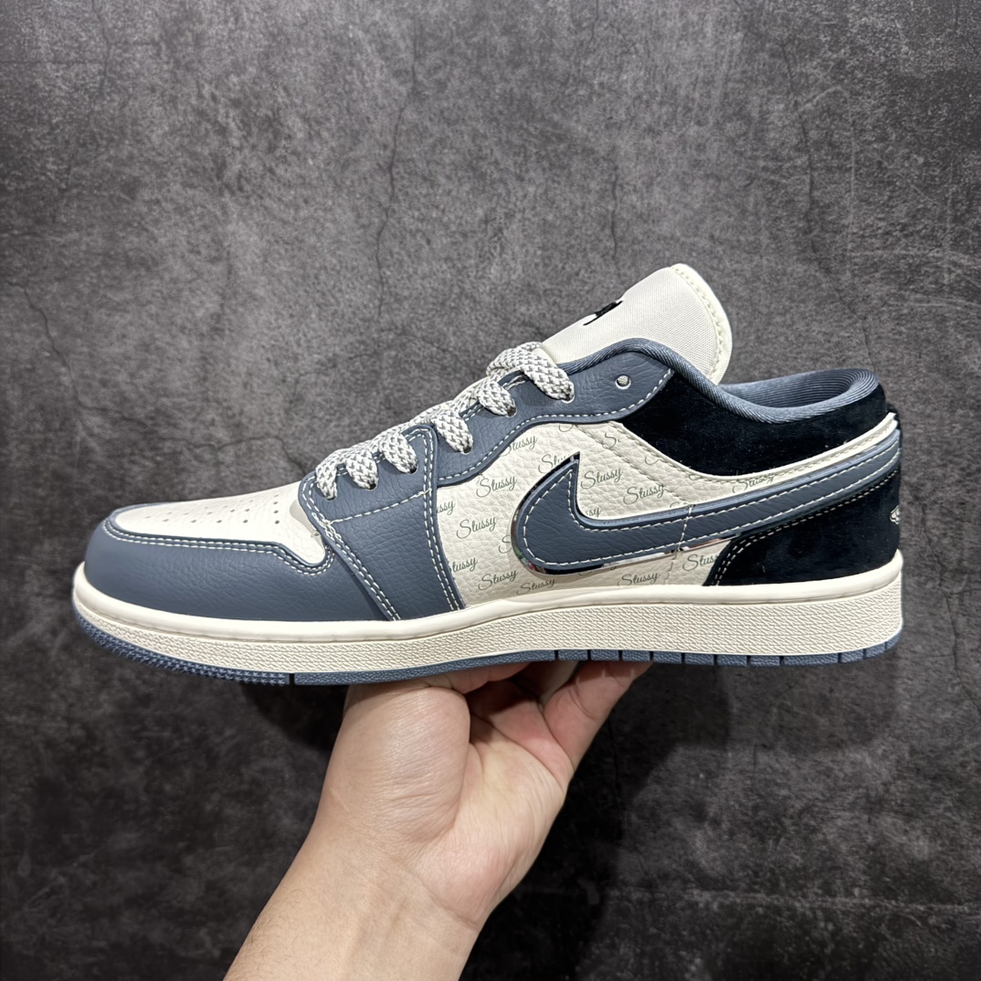 图片[2]-【定制版】Air Jordan 1 Low AJ1 乔1 斯图西联名-灰勾英文 高端定制 低帮复古篮球鞋 XX3318-503rn#定制鞋盒 大厂纯原品质出货 超高清洁度 皮料切割干净无任何毛边 细节完美 r 尺码：36 36.5 37.5 38 38.5 39 40 40.5 41 42 42.5 43 44 44.5 45 编码：HXS320340-莆田鞋批发中心