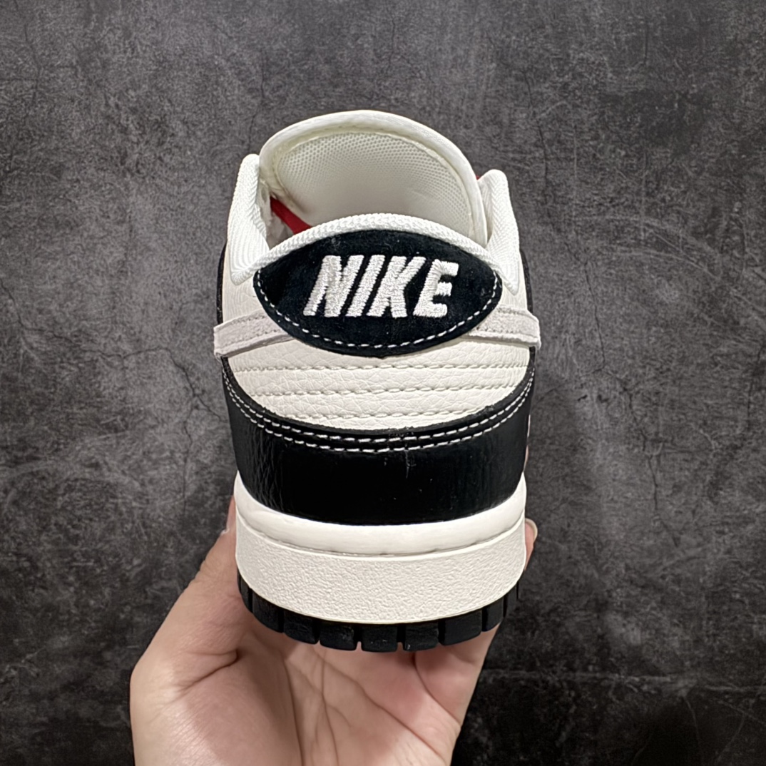 图片[4]-【定制版】Nk SB Dunk Low Supreme联名-黑荔纹英文 周年高端定制 低帮休闲板鞋 XS1086-020rn#定制鞋盒 大厂纯原品质出货 超高清洁度 皮料切割干净无任何毛边 细节完美 r 尺码：36 36.5 37.5 38 38.5 39 40 40.5 41 42 42.5 43 44 44.5 45 编码：HXS320340-莆田鞋批发中心