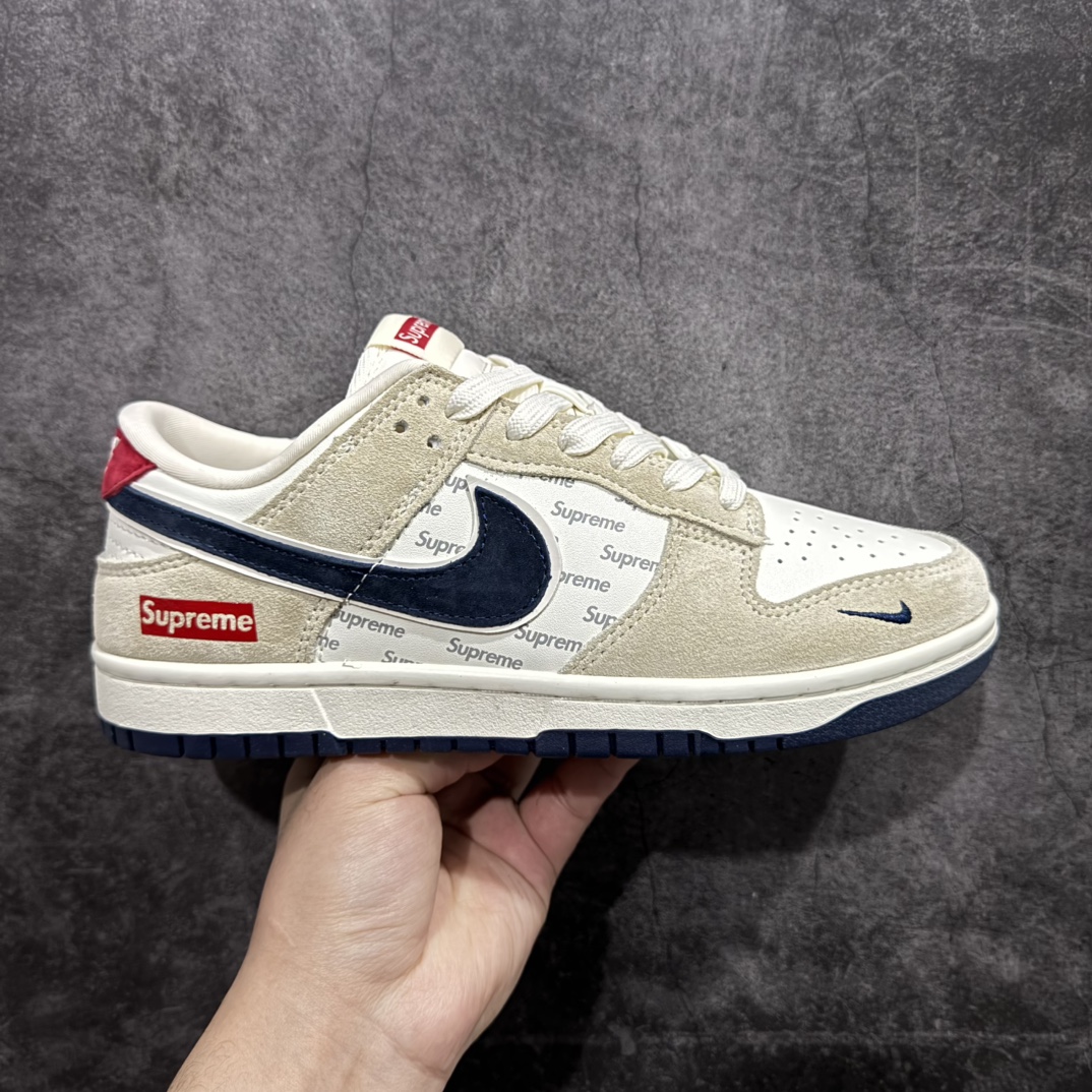 【定制版】Nk SB Dunk Low Supreme联名-奶咖英文 周年高端定制 低帮休闲板鞋 AG3702-850rn#定制鞋盒 大厂纯原品质出货 超高清洁度 皮料切割干净无任何毛边 细节完美 r 尺码：36 36.5 37.5 38 38.5 39 40 40.5 41 42 42.5 43 44 44.5 45  编码：HXS320340-莆田鞋批发中心