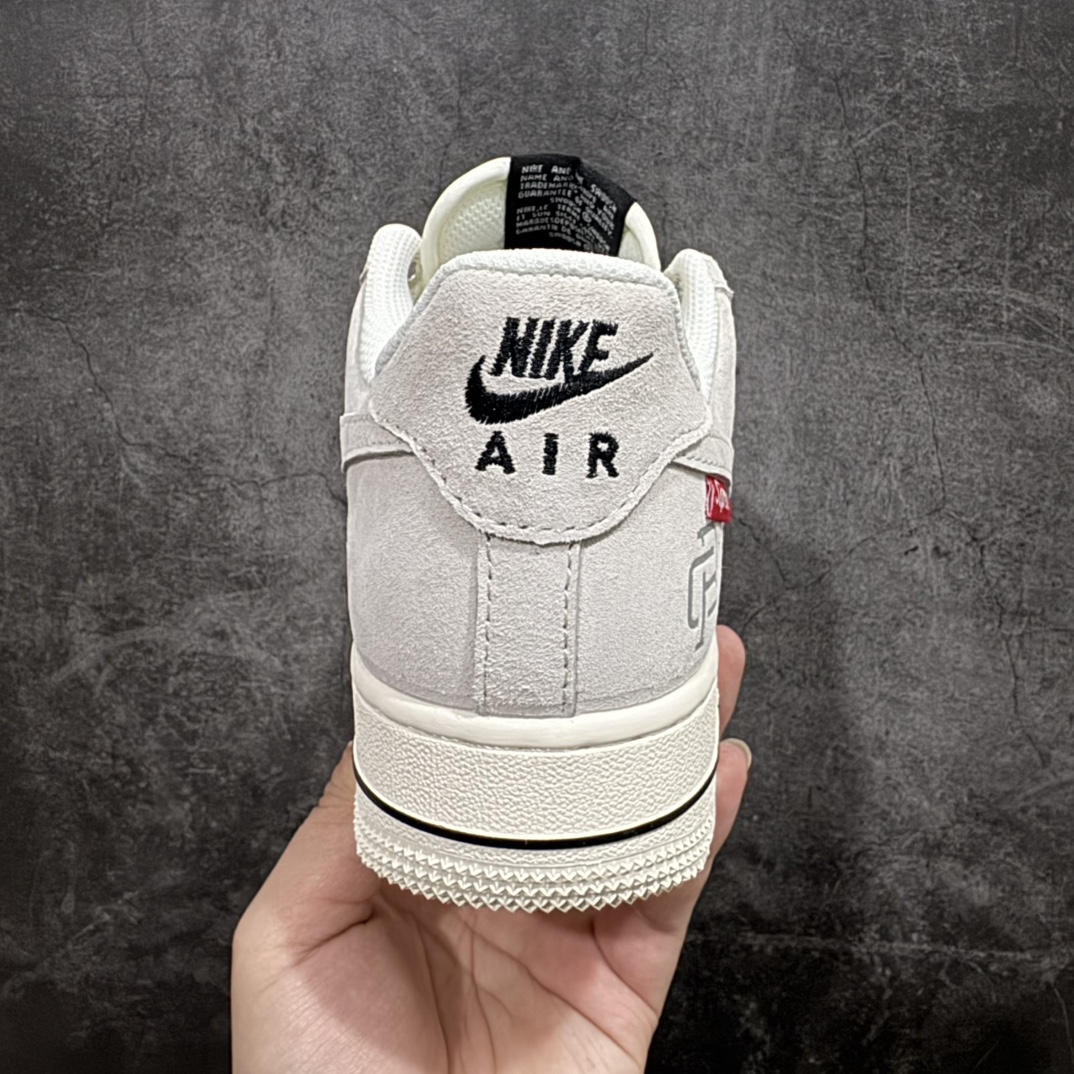 图片[3]-【公司级】海外限量发售！公司级NIke Air Force 1 \’07 Low “Supreme冠军联名–米白小三勾”空军一号 低帮 运动鞋 休闲鞋 折边针车 工艺难度大 原楦头原纸板 原装鞋盒 定制五金配件 内置全掌气垫 原厂鞋底货号：SJ6698-020 Size：36 36.5 37.5 38 38.5 39 40 40.5 41 42 42.5 43 44 44.5 45 编码：HXS310320-莆田鞋批发中心