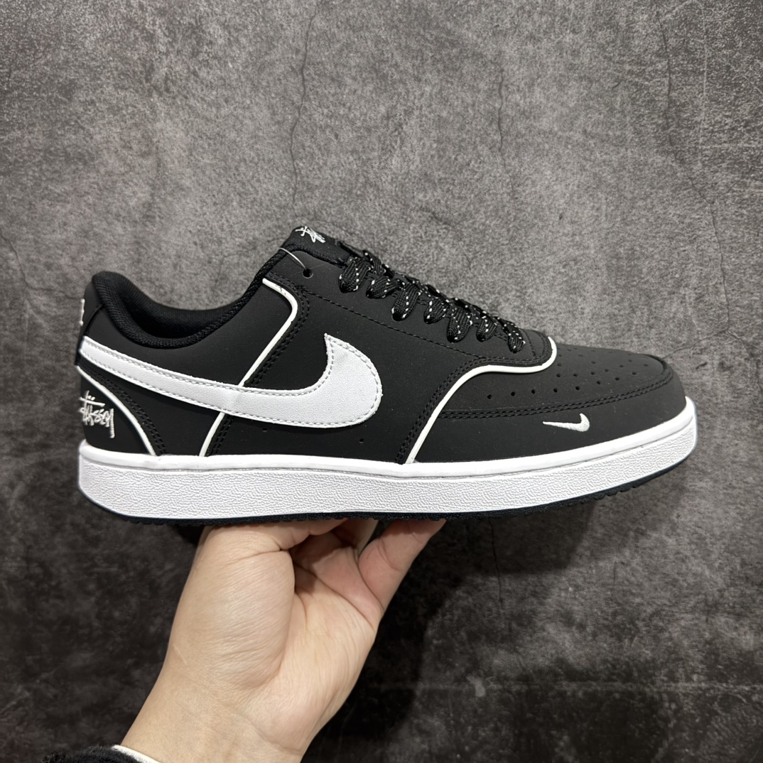 【定制版】Nike Court Vision Low 斯图西联名n休闲运动板鞋低帮百搭透气休闲运动板鞋，经典耐用的设计，兼顾舒适脚感和出众风范，演绎匠心之作。结构性的支撑贴合感结合复古篮球设计，塑就场外全明星风范官方货号: FD5188 113 尺码：36 36.5 37.5 38 38.5 39 40 40.5 41 42 42.5 43 44 44.5 45 编码：CC260280-莆田鞋批发中心