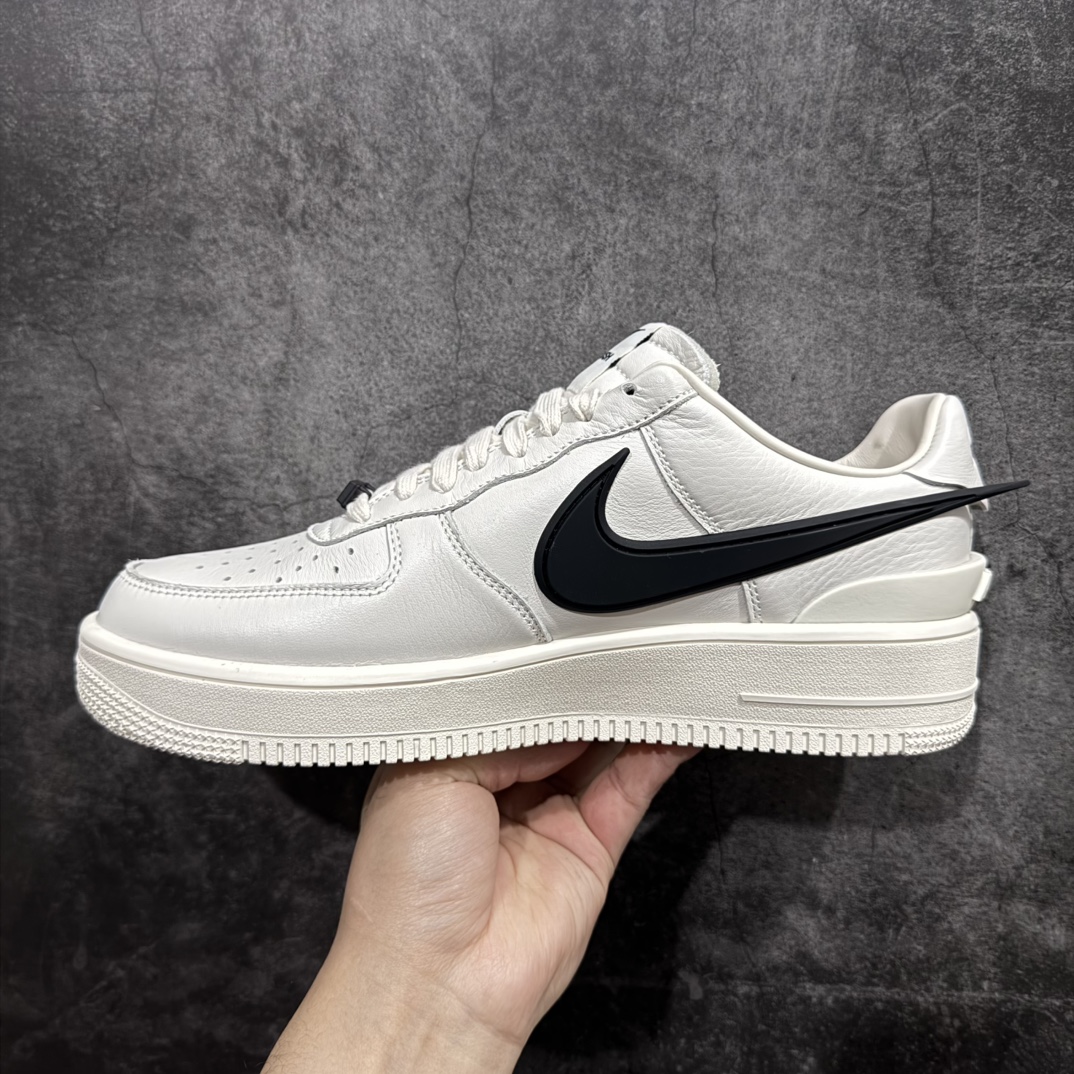 图片[2]-【纯原M版】Ambush x AF1 Air Force 1 Low 空军一号低帮运动板鞋 联名大钩白黑 DV3464-002nn独家正确版 完美出品 高端外贸 零售客户首选   AMBUSH X AF1 Low 联名款 米白第一色已入库 后续配色陆续出 官方4色 顶流 原鞋开版 耗时3个月匠心打造 原厂进口纳帕皮料 人工甩皮 全新正确RB原大底 上手上脚复刻正品质感【 拒绝市面黑心工厂虚标高价 】nSIZE: 36-48.5 编码：GQ370400-莆田鞋批发中心