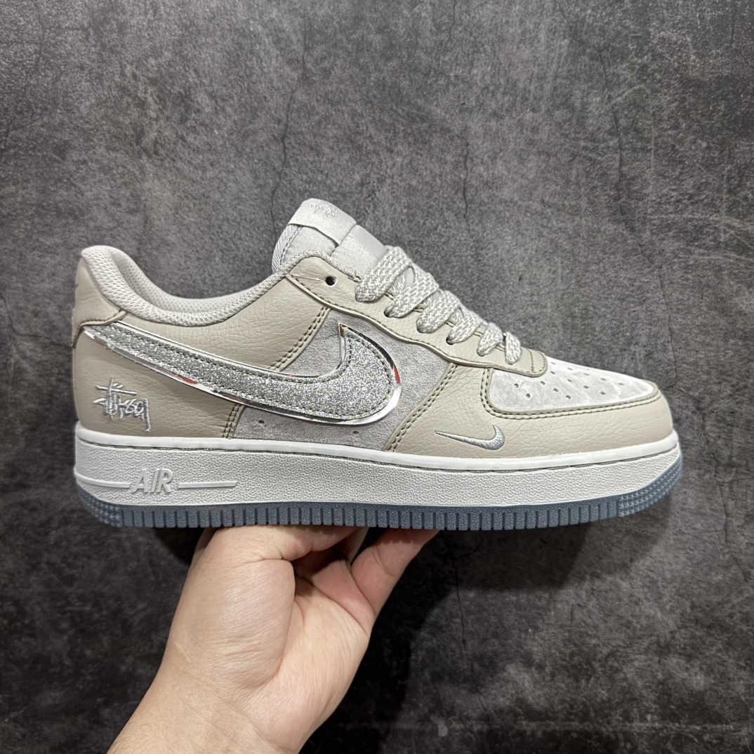 【公司级】Nike Air Force 1 Low 斯图西联名n原楦头原纸板 打造纯正空军版型 专注外贸渠道 全掌内置蜂窝气垫原盒配件 原厂中底钢印、拉帮完美  官方货号：QY6818 521 Size：36 36.5 37.5 38 38.5 39 40 40.5 41 42 42.5 43 44 45  编码：CC280300n-莆田鞋批发中心