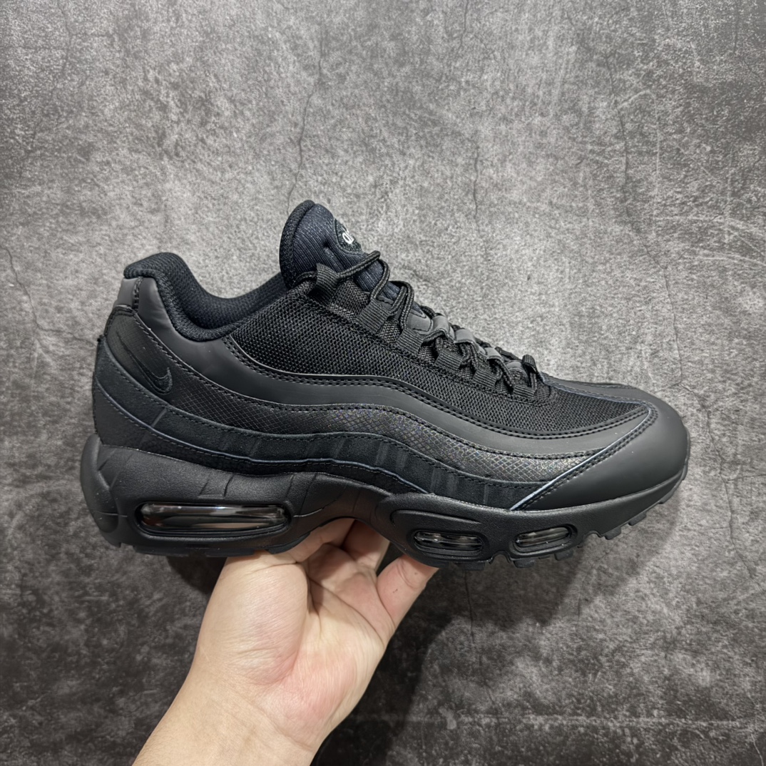 【GX纯原】NIKE 耐克 Air Max 95 潮流百搭 气垫缓震慢跑鞋 休闲防滑运动鞋nn原鞋一比一开发 过验级别品质n独家私模开发 多次调教细节完全对版n原厂气垫气压足，保证脚感与原版一致n鞋面材料卡色也与原版一致 外贸专供 最大做到48.5nNike耐克跑步鞋经典透气舒适运动鞋休闲鞋。为了迎接今年的世界地球日，Nike 为此推出了这款全新配色的 Air Max 95，以往这个主题的产品 Nike 选择了大地色系为主体，今年也不例外。整鞋材质使用工程网布和帆布相结合，配色则是泥土和大地色系。logo刺绣、对比拼接细节、圆头、正面系带、鞋垫饰有标志、标志性Air Max鞋底。Air Max 95 凭借流畅的造型、经典的开窗气垫，时至今日仍然是众多潮人备受喜爱的球鞋之一 货号：CI3705-001 尺码:   40-48.5 编码：X10400420-莆田鞋批发中心