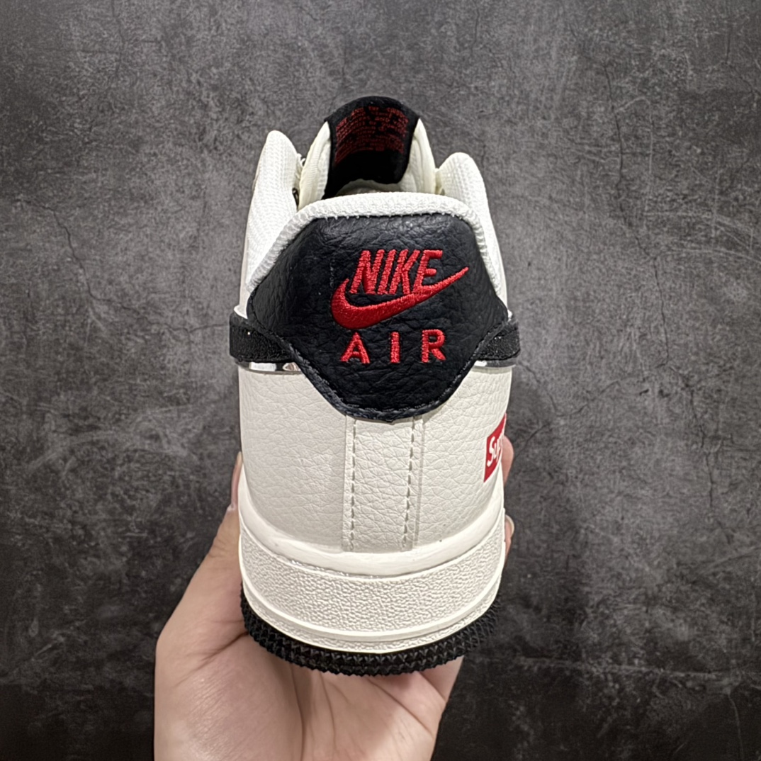 图片[4]-【公司级】海外限量发售！公司级NIke Air Force 1 \’07 Low “Supreme联名”空军一号 低帮 运动鞋 休闲鞋 折边针车 工艺难度大 原楦头原纸板 原装鞋盒 定制五金配件 内置全掌气垫 原厂鞋底货号：QY6818-520 Size：36 36.5 37.5 38 38.5 39 40 40.5 41 42 42.5 43 44 44.5 45 编码：CC280300-莆田鞋批发中心