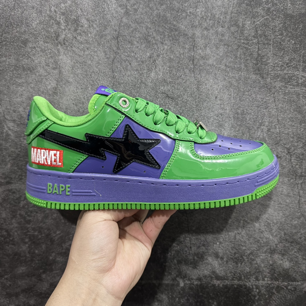 【纯原Y版】A BATHING APE STA  经典潮流 时尚板鞋 男女同款BAPE STA 是 Bape 旗下的一款运动鞋系列。BAPE STA 于 2002 年推出，该鞋款融合了 Bape 的品牌元素和风格，具有较高的辨识度。有各种丰富的颜色选择，满足不同消费者的喜好。Bape 作为著名的潮流品牌，BAPE STA 也带有浓厚的潮流感，受到许多潮流人士和明星的喜爱。对街头潮流文化产生了一定的影响。它不仅是一款运动鞋，更是潮流文化的一种象征。 尺码:36 36.5 37.5 38 38.5 40 40.5 41 42 42.5 43 44 44.5 45 46 编码：DF350370-莆田鞋批发中心