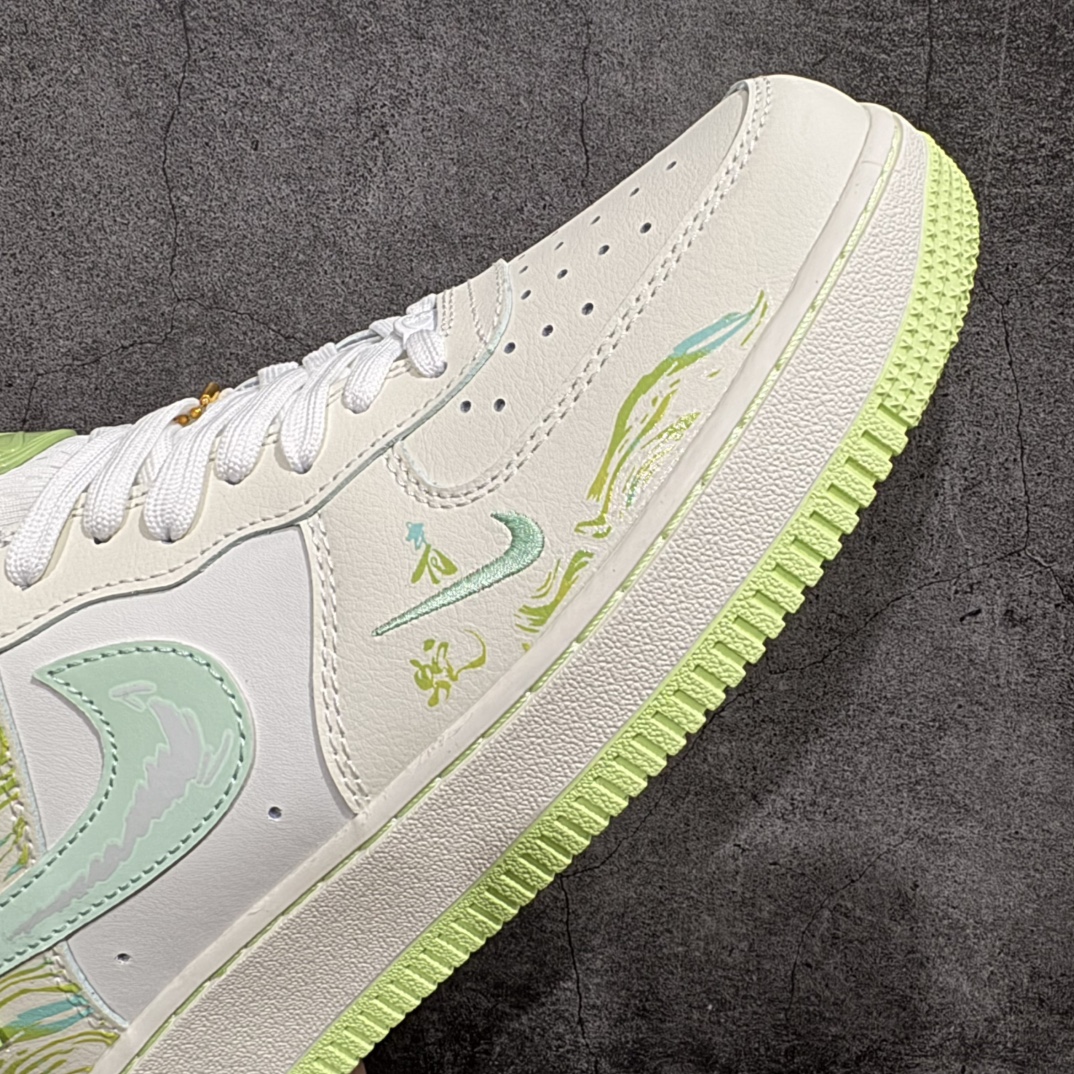 图片[6]-【定制版】国潮风格 蛇年限定✨Nike Air Force 1 Low \”青蛇绕竹”“Green snake”n蛇年之际，有灵蛇现于幽林。其色青翠欲滴，宛如春日新篁，目若寒星，灵动非凡。n 青蛇常盘绕于修竹之间，竹影摇曳，蛇身幽光隐现，似与竹共舞。 货号：FB1893-555nSIZE： 36 36.5 37 38 38.5 39 40 40.5 41 42 42.5 43 44 44.5 45 编码：HXS310320-莆田鞋批发中心