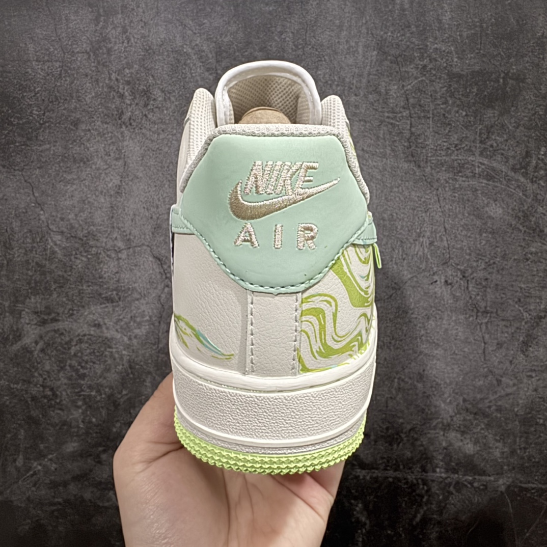 图片[4]-【定制版】国潮风格 蛇年限定✨Nike Air Force 1 Low \”青蛇绕竹”“Green snake”n蛇年之际，有灵蛇现于幽林。其色青翠欲滴，宛如春日新篁，目若寒星，灵动非凡。n 青蛇常盘绕于修竹之间，竹影摇曳，蛇身幽光隐现，似与竹共舞。 货号：FB1893-555nSIZE： 36 36.5 37 38 38.5 39 40 40.5 41 42 42.5 43 44 44.5 45 编码：HXS310320-莆田鞋批发中心