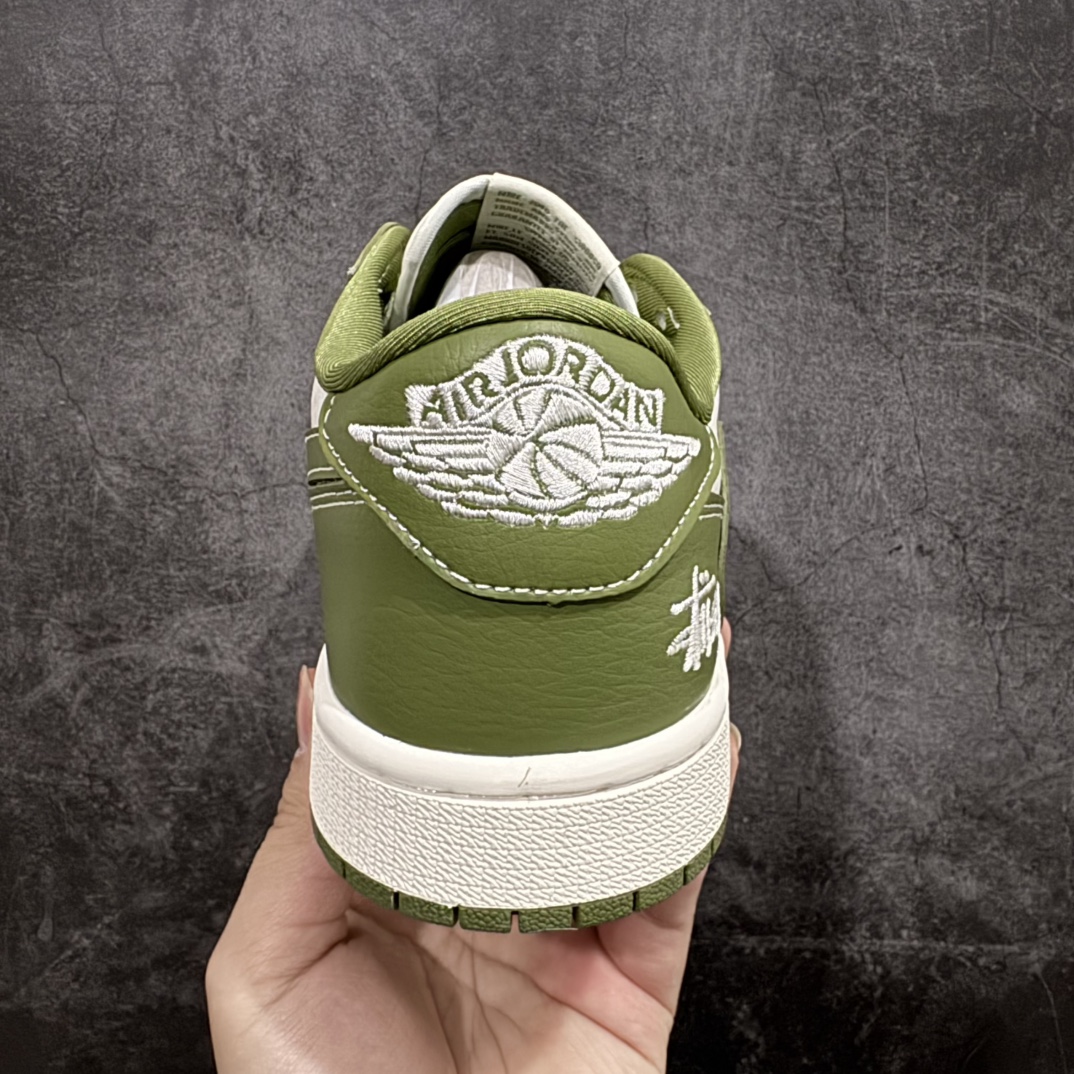 图片[4]-【定制版】Travis Scott x Fragment Design x Air Jordan 1 Low OG SP AJ1 斯图西联名 青竹绿 低帮文化休闲板鞋rn#多方联名合作融合了Travis Scott 独特的音乐风格，藤原浩个性的设计风格以及Jordan品牌的经典元素 使其成为一双具有独特身份和价值的鞋子 清新而立体的外观加上联名标识更突出了其独特身份 这种配色方案显示出活力和时尚感 在视觉上引人注目  鞋身的质感和细腻的细节处理使其显得高端而格调十足  这款“倒钩”联名是设计与创意完美结合 融合多方的个性风格是一款备受瞩目的潮流鞋款r 货号：BB1199-201 尺码：36 36.5 37.5 38 38.5 39 40 40.5 41 42 42.5 43 44 44.5 45 编码：HXS320340-莆田鞋批发中心