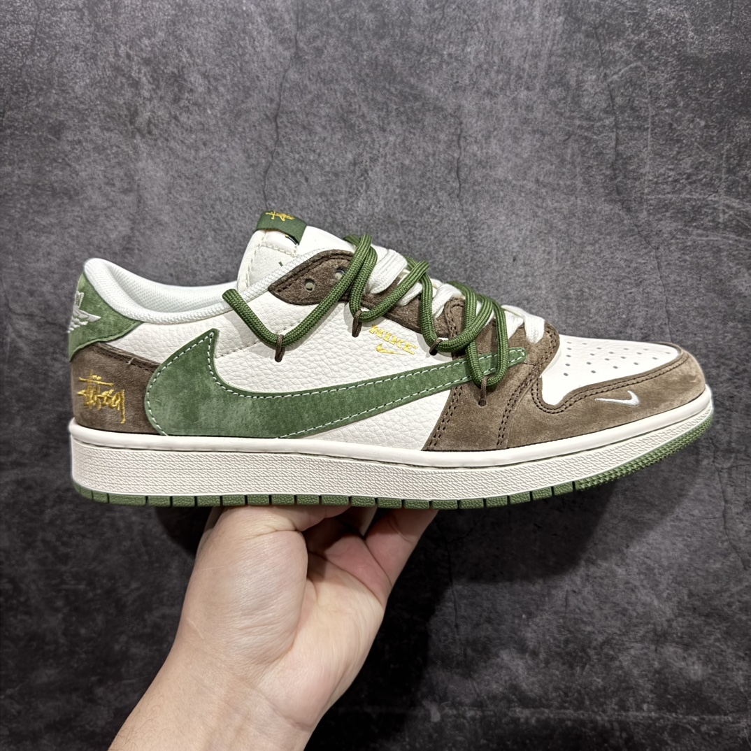 【定制版】Travis Scott x Fragment Design x Air Jordan 1 Low OG SP AJ1 斯图西联名 驼绒绿 低帮文化休闲板鞋rn#多方联名合作融合了Travis Scott 独特的音乐风格，藤原浩个性的设计风格以及Jordan品牌的经典元素 使其成为一双具有独特身份和价值的鞋子 清新而立体的外观加上联名标识更突出了其独特身份 这种配色方案显示出活力和时尚感 在视觉上引人注目  鞋身的质感和细腻的细节处理使其显得高端而格调十足  这款“倒钩”联名是设计与创意完美结合 融合多方的个性风格是一款备受瞩目的潮流鞋款r 货号： XS3186-202 尺码：36 36.5 37.5 38 38.5 39 40 40.5 41 42 42.5 43 44 44.5 45 编码：HXS340360-莆田鞋批发中心