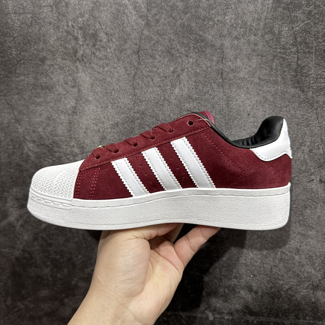 图片[2]-【公司级】Adidas Originals SUPERSTAR XLG Wn厚底贝壳头经典板鞋 公司级版本当您认为adidas Superstar鞋款再大胆不过时n这双鞋将70年代的经典运动鞋演绎成了现代时尚n标志性的锯齿状三条纹使放大的比例和同样大的宣言变得显而易见n全皮革鞋面忠实于其复古根源n同时重新设计轮廓以保持新鲜感n当贝壳趾引领时 自信地迈出每一步 官方货号: IE9872Q Size：35.5 36 36.5 37.5 38 38.5 39 40 40.5 41 42 42.5 43 44 45 编码：XN200220-莆田鞋批发中心