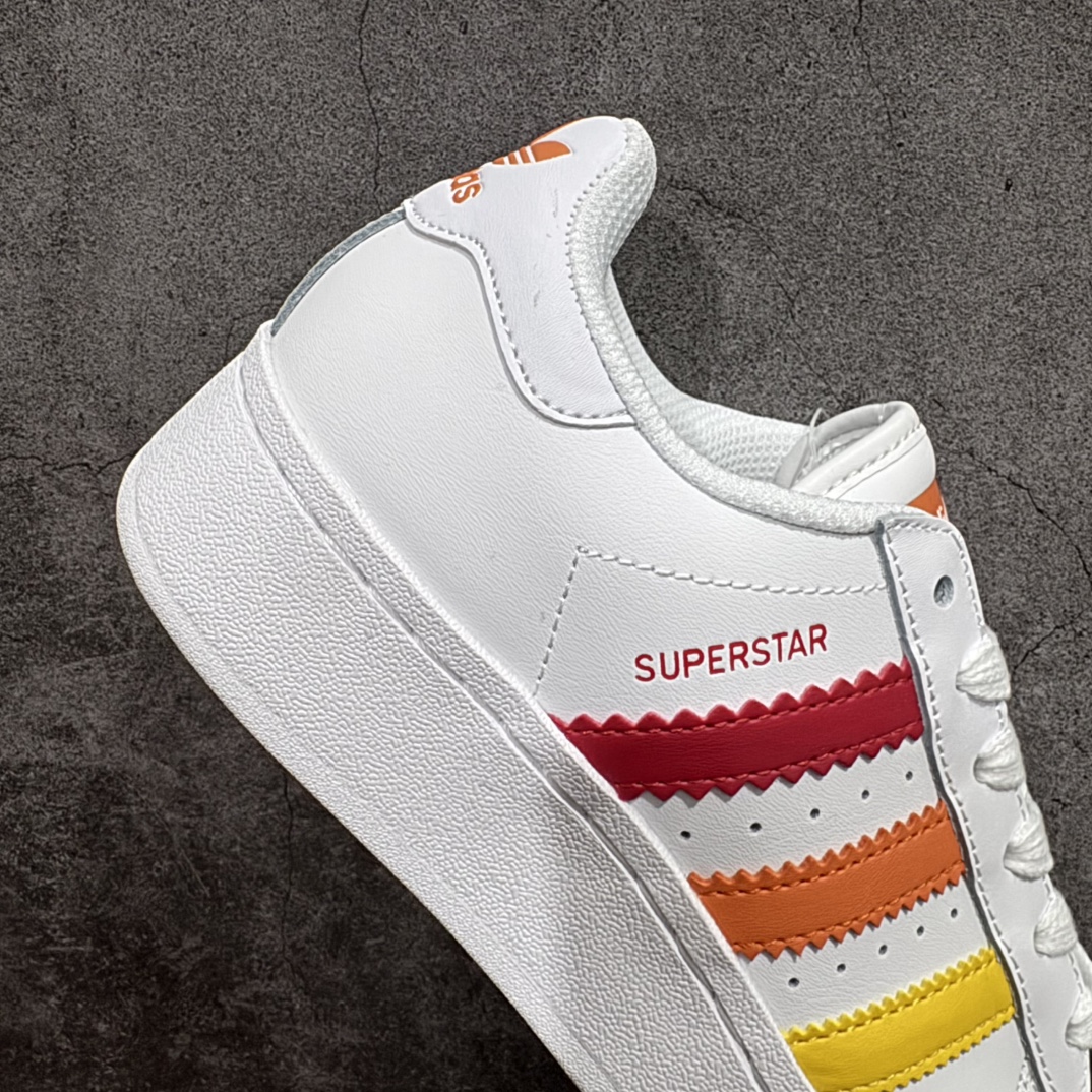 图片[7]-【公司级】Adidas Originals SUPERSTAR XLG Wn厚底贝壳头经典板鞋 公司级版本当您认为adidas Superstar鞋款再大胆不过时n这双鞋将70年代的经典运动鞋演绎成了现代时尚n标志性的锯齿状三条纹使放大的比例和同样大的宣言变得显而易见n全皮革鞋面忠实于其复古根源n同时重新设计轮廓以保持新鲜感n当贝壳趾引领时 自信地迈出每一步 官方货号: IF9122 Size：35.5 36 36.5 37.5 38 38.5 39 40 40.5 41 42 42.5 43 44 45 编码：XN200220-莆田鞋批发中心