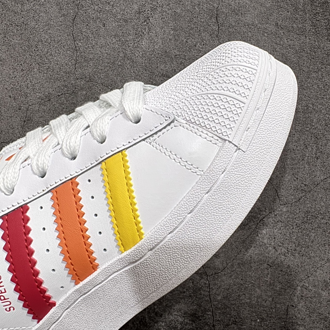 图片[6]-【公司级】Adidas Originals SUPERSTAR XLG Wn厚底贝壳头经典板鞋 公司级版本当您认为adidas Superstar鞋款再大胆不过时n这双鞋将70年代的经典运动鞋演绎成了现代时尚n标志性的锯齿状三条纹使放大的比例和同样大的宣言变得显而易见n全皮革鞋面忠实于其复古根源n同时重新设计轮廓以保持新鲜感n当贝壳趾引领时 自信地迈出每一步 官方货号: IF9122 Size：35.5 36 36.5 37.5 38 38.5 39 40 40.5 41 42 42.5 43 44 45 编码：XN200220-莆田鞋批发中心