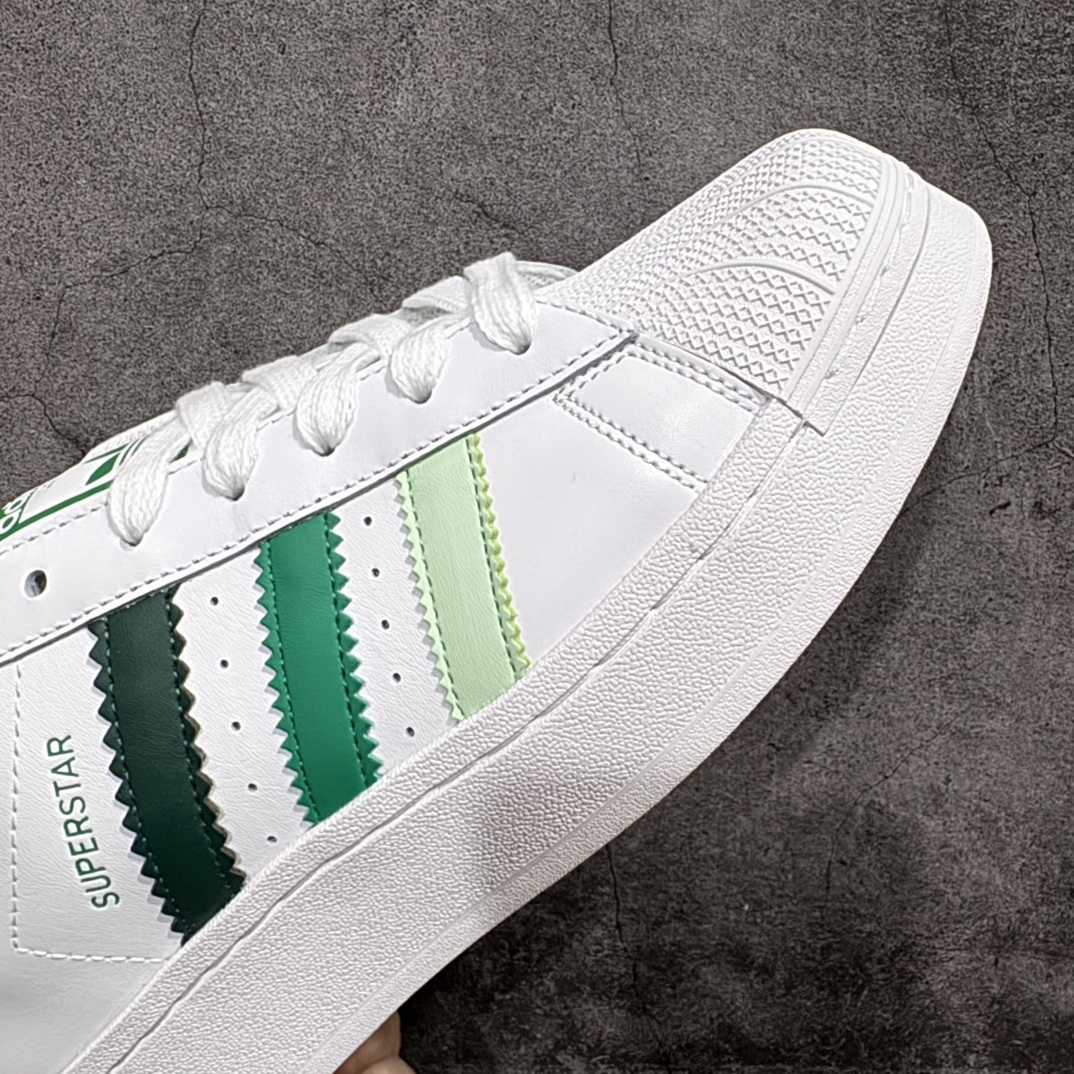 图片[6]-【公司级】Adidas Originals SUPERSTAR XLG Wn厚底贝壳头经典板鞋 公司级版本当您认为adidas Superstar鞋款再大胆不过时n这双鞋将70年代的经典运动鞋演绎成了现代时尚n标志性的锯齿状三条纹使放大的比例和同样大的宣言变得显而易见n全皮革鞋面忠实于其复古根源n同时重新设计轮廓以保持新鲜感n当贝壳趾引领时 自信地迈出每一步 官方货号: IF9121 Size：35.5 36 36.5 37.5 38 38.5 39 40 40.5 41 42 42.5 43 44 45 编码：XN200220-莆田鞋批发中心