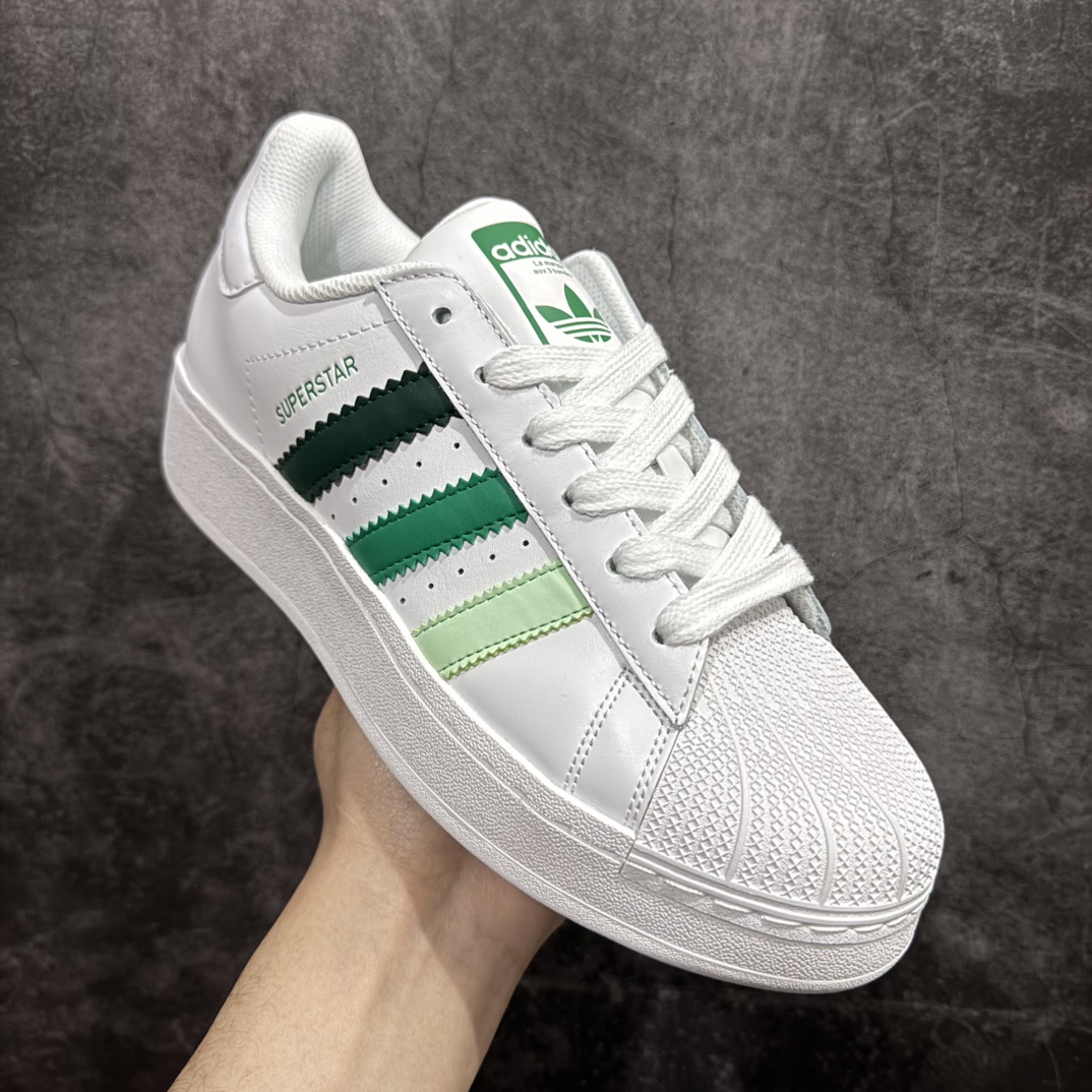 图片[3]-【公司级】Adidas Originals SUPERSTAR XLG Wn厚底贝壳头经典板鞋 公司级版本当您认为adidas Superstar鞋款再大胆不过时n这双鞋将70年代的经典运动鞋演绎成了现代时尚n标志性的锯齿状三条纹使放大的比例和同样大的宣言变得显而易见n全皮革鞋面忠实于其复古根源n同时重新设计轮廓以保持新鲜感n当贝壳趾引领时 自信地迈出每一步 官方货号: IF9121 Size：35.5 36 36.5 37.5 38 38.5 39 40 40.5 41 42 42.5 43 44 45 编码：XN200220-莆田鞋批发中心