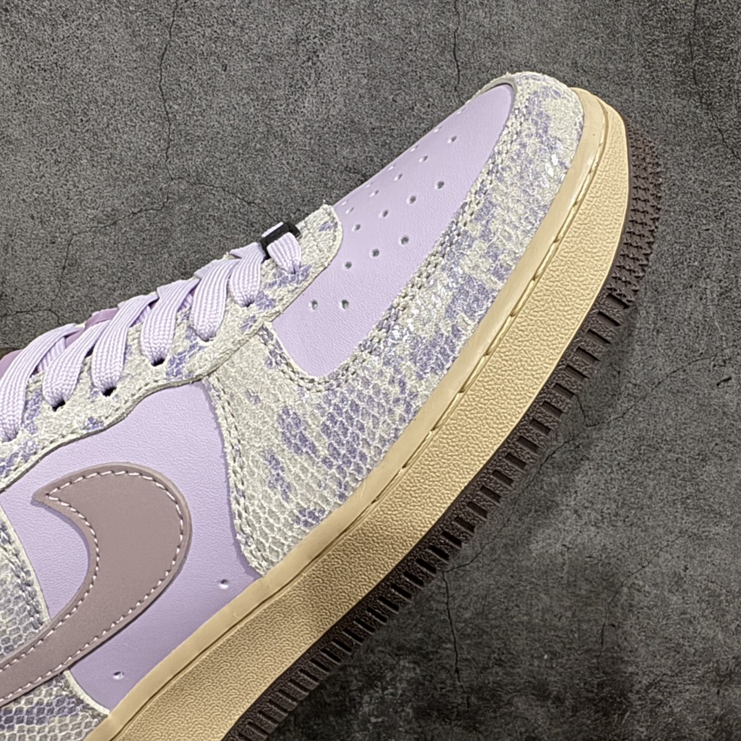 图片[6]-【公司级】Nike Air Force 1 ‘07 Low 空军一号蛇纹 紫灰色 蛇年限定 耐克低帮百搭厚底**休闲运动板鞋n柔软、弹性十足的缓震性能和出色的中底设计，横跨复古与现代的外型结合，造就出风靡全球三十多年的Force 1，直到今天还深受青睐。 货号：HF2898-500n码数：36 36.5 37.5 38 38.5 39 40 40.5 41 42 42.5 43 44 45 编码：CC230240-莆田鞋批发中心