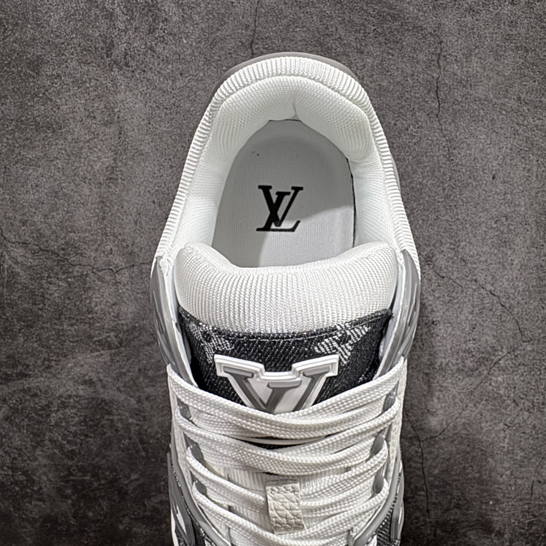 图片[8]-【顶级空胶特价】Louis Vuitton Trainer lv时装走秀运动鞋实力大厂出品 平台专供成熟的做工稳定的品控  完美鞋型超高的清洁度零毛边线头瑕疵 全套原楦原纸版原鞋开模全网最具灵魂的版型 正确原装黄色鞋盒 正确中底印花 鞋面印花3D高频深度立体 全鞋电脑针车 紧密相连 针距密度一致 环保乳胶注塑鞋垫 厚度脚感还原原版 皮面裁剪部位 统一油边封口工艺 原装橡胶大底含胶量大底组合零偏差 专柜全套包装 防尘袋 说明书 质保卡 男女鞋  尺码：35 36 37 38 39 40 41 42 43 44 45 编码：SL330350-莆田鞋批发中心