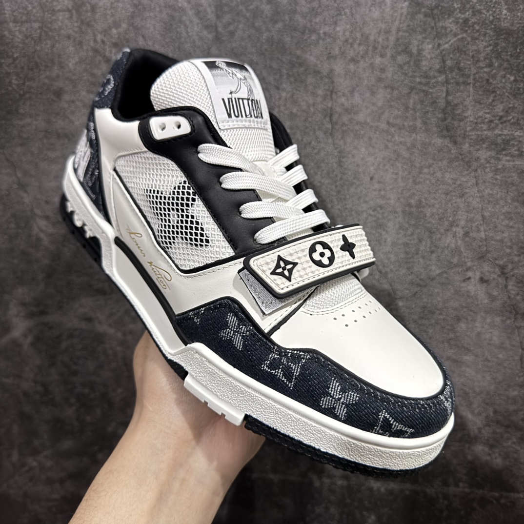 图片[3]-【顶级空胶特价】Louis Vuitton Trainer lv时装走秀运动鞋实力大厂出品 平台专供成熟的做工稳定的品控  完美鞋型超高的清洁度零毛边线头瑕疵 全套原楦原纸版原鞋开模全网最具灵魂的版型 正确原装黄色鞋盒 正确中底印花 鞋面印花3D高频深度立体 全鞋电脑针车 紧密相连 针距密度一致 环保乳胶注塑鞋垫 厚度脚感还原原版 皮面裁剪部位 统一油边封口工艺 原装橡胶大底含胶量大底组合零偏差 专柜全套包装 防尘袋 说明书 质保卡 男女鞋  尺码：35 36 37 38 39 40 41 42 43 44 45 编码：SL330350-莆田鞋批发中心