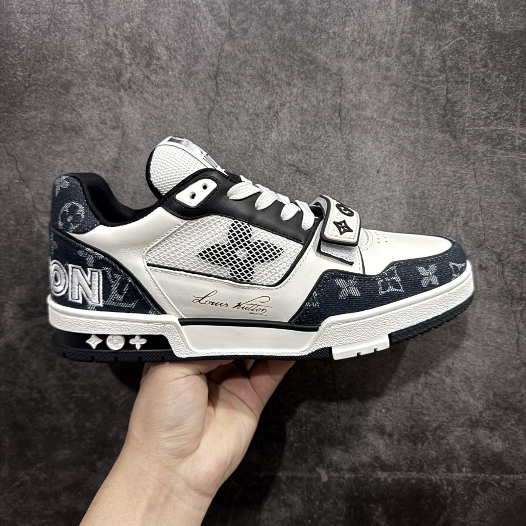 【顶级空胶特价】Louis Vuitton Trainer lv时装走秀运动鞋实力大厂出品 平台专供成熟的做工稳定的品控  完美鞋型超高的清洁度零毛边线头瑕疵 全套原楦原纸版原鞋开模全网最具灵魂的版型 正确原装黄色鞋盒 正确中底印花 鞋面印花3D高频深度立体 全鞋电脑针车 紧密相连 针距密度一致 环保乳胶注塑鞋垫 厚度脚感还原原版 皮面裁剪部位 统一油边封口工艺 原装橡胶大底含胶量大底组合零偏差 专柜全套包装 防尘袋 说明书 质保卡 男女鞋  尺码：35 36 37 38 39 40 41 42 43 44 45 编码：SL330350-莆田鞋批发中心