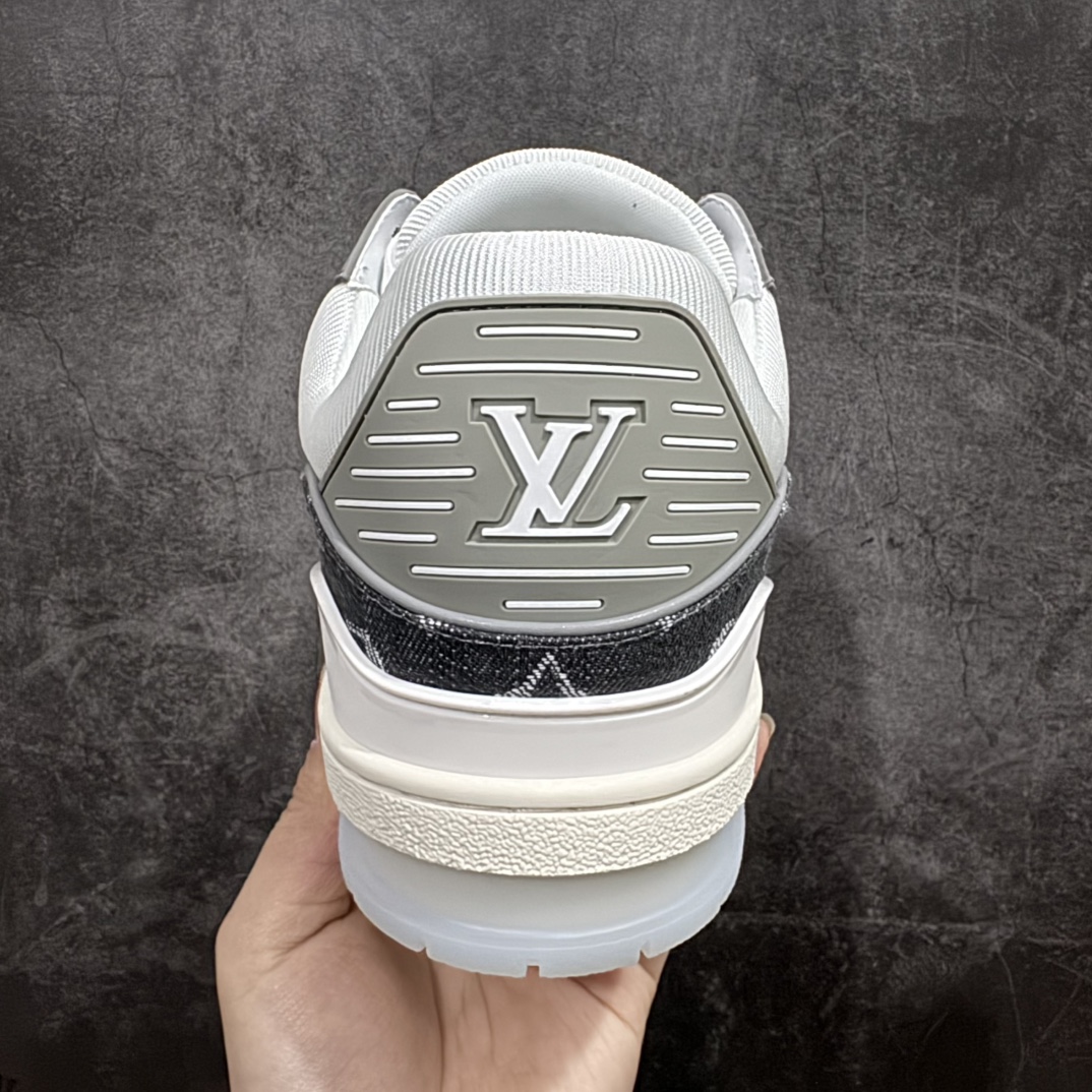 图片[4]-【顶级空胶特价】Louis Vuitton Trainer lv时装走秀运动鞋实力大厂出品 平台专供成熟的做工稳定的品控  完美鞋型超高的清洁度零毛边线头瑕疵 全套原楦原纸版原鞋开模全网最具灵魂的版型 正确原装黄色鞋盒 正确中底印花 鞋面印花3D高频深度立体 全鞋电脑针车 紧密相连 针距密度一致 环保乳胶注塑鞋垫 厚度脚感还原原版 皮面裁剪部位 统一油边封口工艺 原装橡胶大底含胶量大底组合零偏差 专柜全套包装 防尘袋 说明书 质保卡 男女鞋  尺码：35 36 37 38 39 40 41 42 43 44 45 编码：SL330350-莆田鞋批发中心