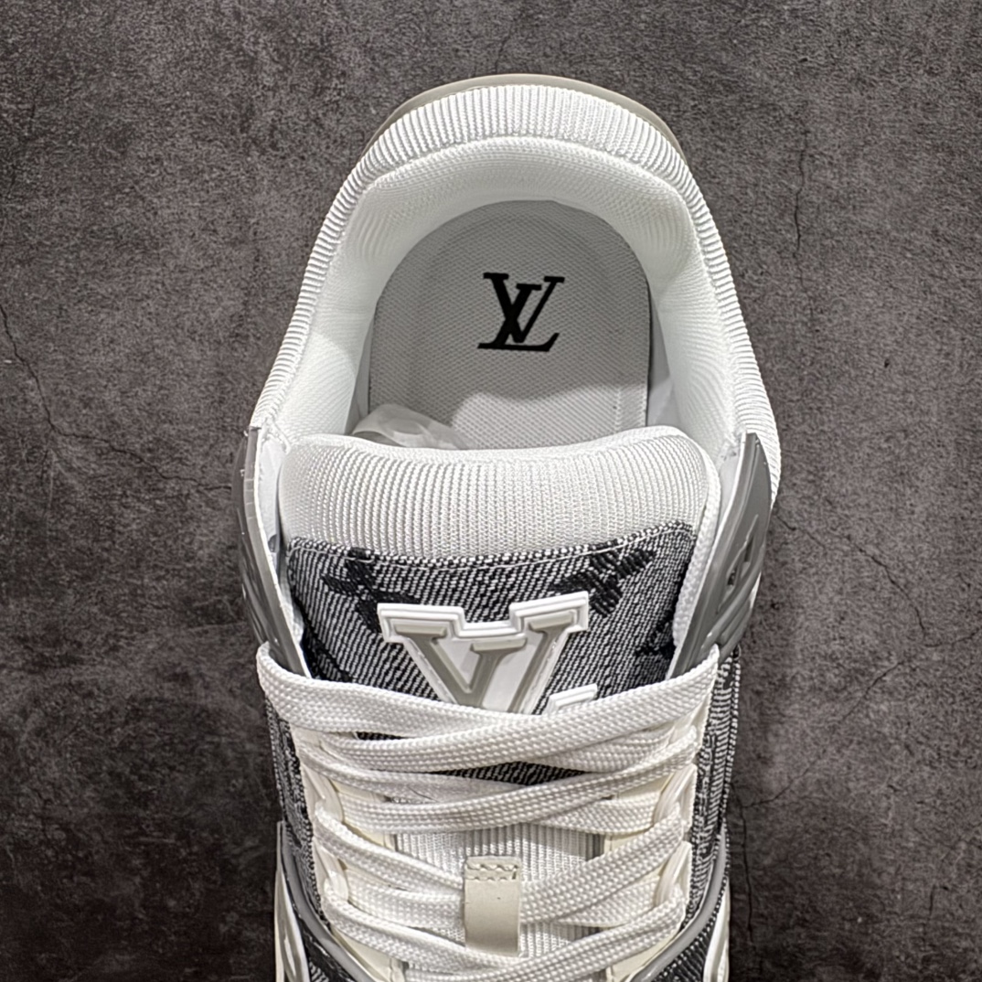 图片[8]-【顶级空胶特价】Louis Vuitton Trainer lv时装走秀运动鞋实力大厂出品 平台专供成熟的做工稳定的品控  完美鞋型超高的清洁度零毛边线头瑕疵 全套原楦原纸版原鞋开模全网最具灵魂的版型 正确原装黄色鞋盒 正确中底印花 鞋面印花3D高频深度立体 全鞋电脑针车 紧密相连 针距密度一致 环保乳胶注塑鞋垫 厚度脚感还原原版 皮面裁剪部位 统一油边封口工艺 原装橡胶大底含胶量大底组合零偏差 专柜全套包装 防尘袋 说明书 质保卡 男女鞋  尺码：35 36 37 38 39 40 41 42 43 44 45 编码：SL330350-莆田鞋批发中心