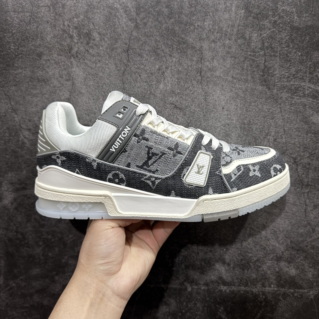 【顶级空胶特价】Louis Vuitton Trainer lv时装走秀运动鞋实力大厂出品 平台专供成熟的做工稳定的品控  完美鞋型超高的清洁度零毛边线头瑕疵 全套原楦原纸版原鞋开模全网最具灵魂的版型 正确原装黄色鞋盒 正确中底印花 鞋面印花3D高频深度立体 全鞋电脑针车 紧密相连 针距密度一致 环保乳胶注塑鞋垫 厚度脚感还原原版 皮面裁剪部位 统一油边封口工艺 原装橡胶大底含胶量大底组合零偏差 专柜全套包装 防尘袋 说明书 质保卡 男女鞋  尺码：35 36 37 38 39 40 41 42 43 44 45 编码：SL330350-莆田鞋批发中心