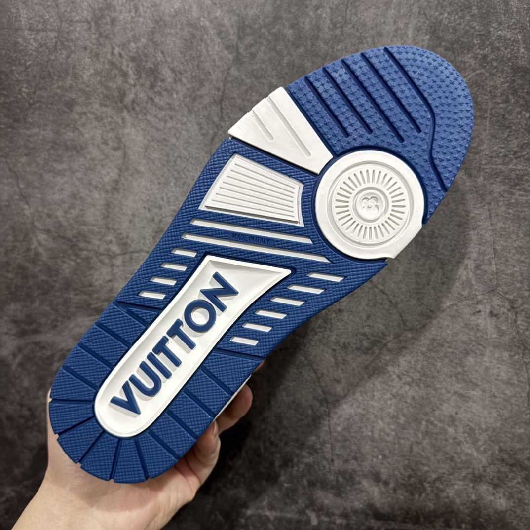 图片[9]-【顶级空胶特价】Louis Vuitton Trainer lv时装走秀运动鞋实力大厂出品 平台专供成熟的做工稳定的品控  完美鞋型超高的清洁度零毛边线头瑕疵 全套原楦原纸版原鞋开模全网最具灵魂的版型 正确原装黄色鞋盒 正确中底印花 鞋面印花3D高频深度立体 全鞋电脑针车 紧密相连 针距密度一致 环保乳胶注塑鞋垫 厚度脚感还原原版 皮面裁剪部位 统一油边封口工艺 原装橡胶大底含胶量大底组合零偏差 专柜全套包装 防尘袋 说明书 质保卡 男女鞋  尺码：35 36 37 38 39 40 41 42 43 44 45 编码：SL330350-莆田鞋批发中心