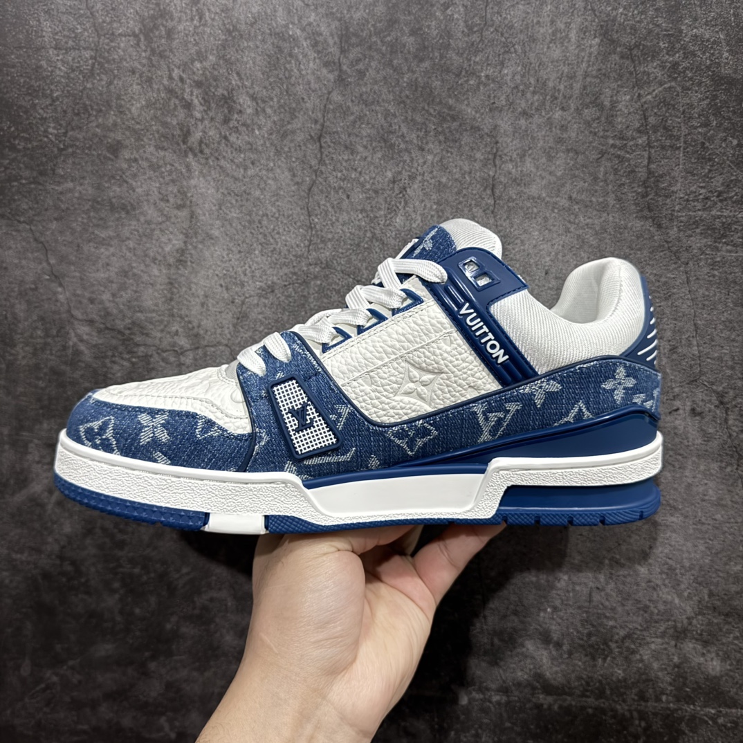 图片[2]-【顶级空胶特价】Louis Vuitton Trainer lv时装走秀运动鞋实力大厂出品 平台专供成熟的做工稳定的品控  完美鞋型超高的清洁度零毛边线头瑕疵 全套原楦原纸版原鞋开模全网最具灵魂的版型 正确原装黄色鞋盒 正确中底印花 鞋面印花3D高频深度立体 全鞋电脑针车 紧密相连 针距密度一致 环保乳胶注塑鞋垫 厚度脚感还原原版 皮面裁剪部位 统一油边封口工艺 原装橡胶大底含胶量大底组合零偏差 专柜全套包装 防尘袋 说明书 质保卡 男女鞋  尺码：35 36 37 38 39 40 41 42 43 44 45 编码：SL330350-莆田鞋批发中心