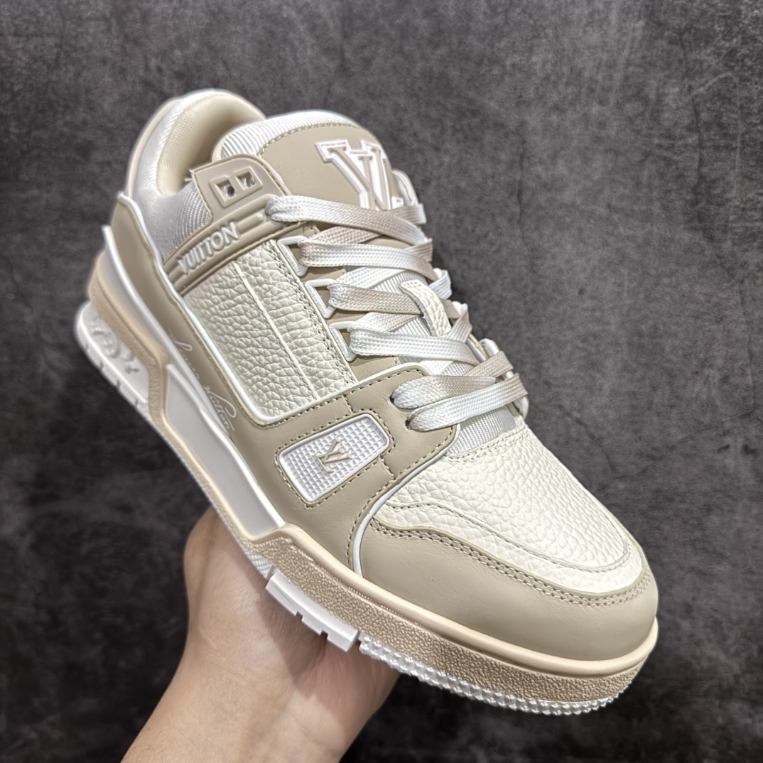 图片[3]-【顶级空胶特价】Louis Vuitton Trainer lv时装走秀运动鞋实力大厂出品 平台专供成熟的做工稳定的品控  完美鞋型超高的清洁度零毛边线头瑕疵 全套原楦原纸版原鞋开模全网最具灵魂的版型 正确原装黄色鞋盒 正确中底印花 鞋面印花3D高频深度立体 全鞋电脑针车 紧密相连 针距密度一致 环保乳胶注塑鞋垫 厚度脚感还原原版 皮面裁剪部位 统一油边封口工艺 原装橡胶大底含胶量大底组合零偏差 专柜全套包装 防尘袋 说明书 质保卡 男女鞋  尺码：35 36 37 38 39 40 41 42 43 44 45 编码：SL330350-莆田鞋批发中心