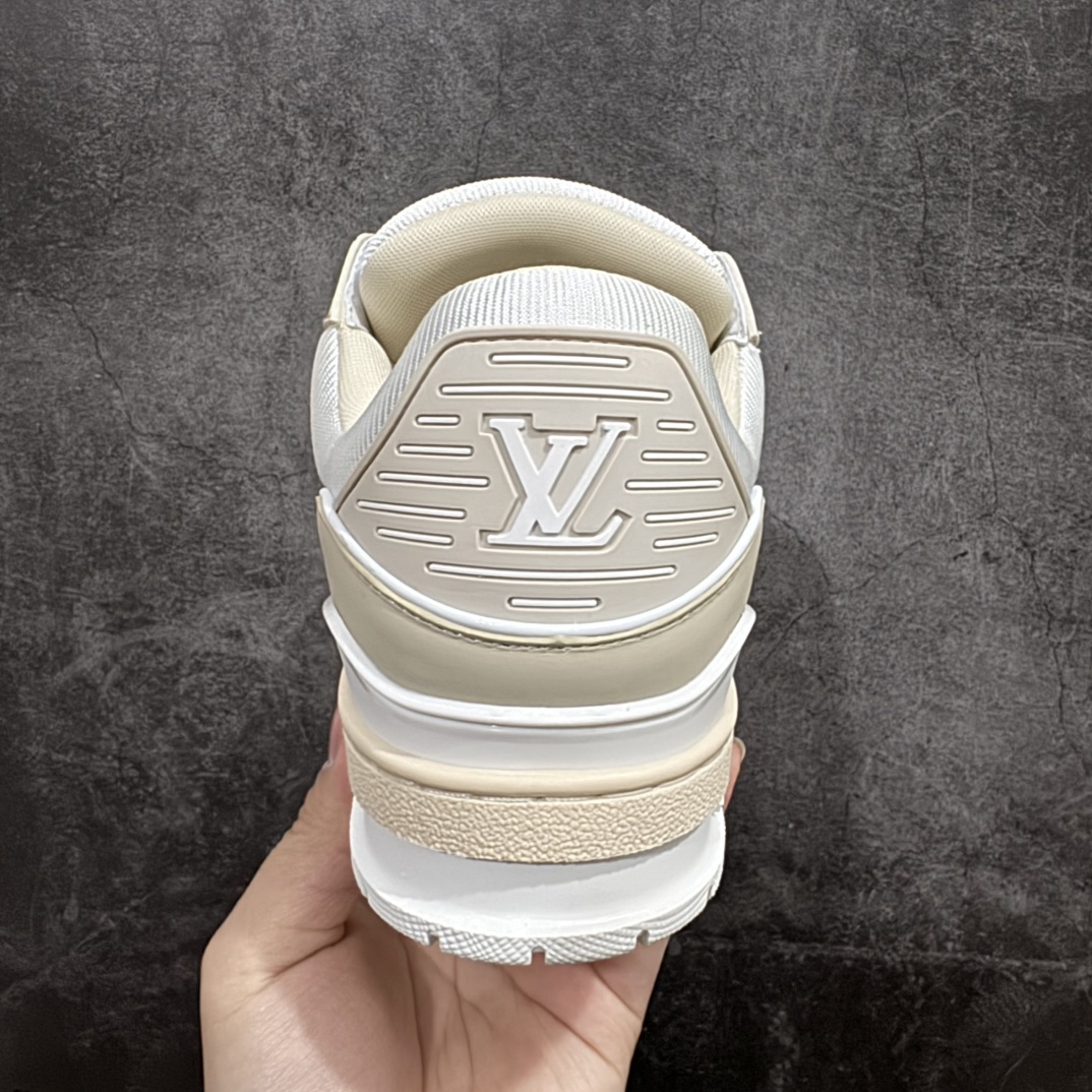 图片[4]-【顶级空胶特价】Louis Vuitton Trainer lv时装走秀运动鞋实力大厂出品 平台专供成熟的做工稳定的品控  完美鞋型超高的清洁度零毛边线头瑕疵 全套原楦原纸版原鞋开模全网最具灵魂的版型 正确原装黄色鞋盒 正确中底印花 鞋面印花3D高频深度立体 全鞋电脑针车 紧密相连 针距密度一致 环保乳胶注塑鞋垫 厚度脚感还原原版 皮面裁剪部位 统一油边封口工艺 原装橡胶大底含胶量大底组合零偏差 专柜全套包装 防尘袋 说明书 质保卡 男女鞋  尺码：35 36 37 38 39 40 41 42 43 44 45 编码：SL330350-莆田鞋批发中心