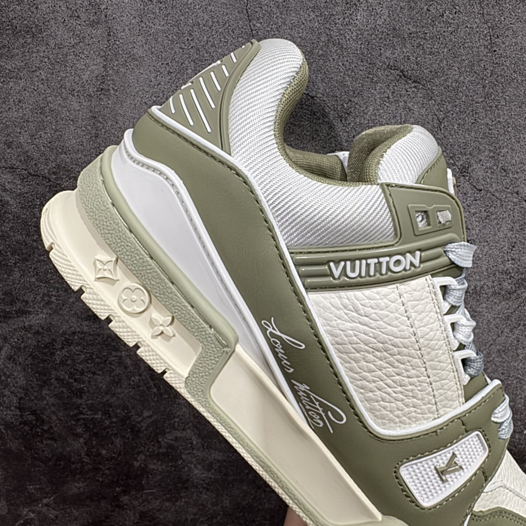 图片[7]-【顶级空胶特价】Louis Vuitton Trainer lv时装走秀运动鞋实力大厂出品 平台专供成熟的做工稳定的品控  完美鞋型超高的清洁度零毛边线头瑕疵 全套原楦原纸版原鞋开模全网最具灵魂的版型 正确原装黄色鞋盒 正确中底印花 鞋面印花3D高频深度立体 全鞋电脑针车 紧密相连 针距密度一致 环保乳胶注塑鞋垫 厚度脚感还原原版 皮面裁剪部位 统一油边封口工艺 原装橡胶大底含胶量大底组合零偏差 专柜全套包装 防尘袋 说明书 质保卡 男女鞋  尺码：35 36 37 38 39 40 41 42 43 44 45 编码：SL330350-莆田鞋批发中心