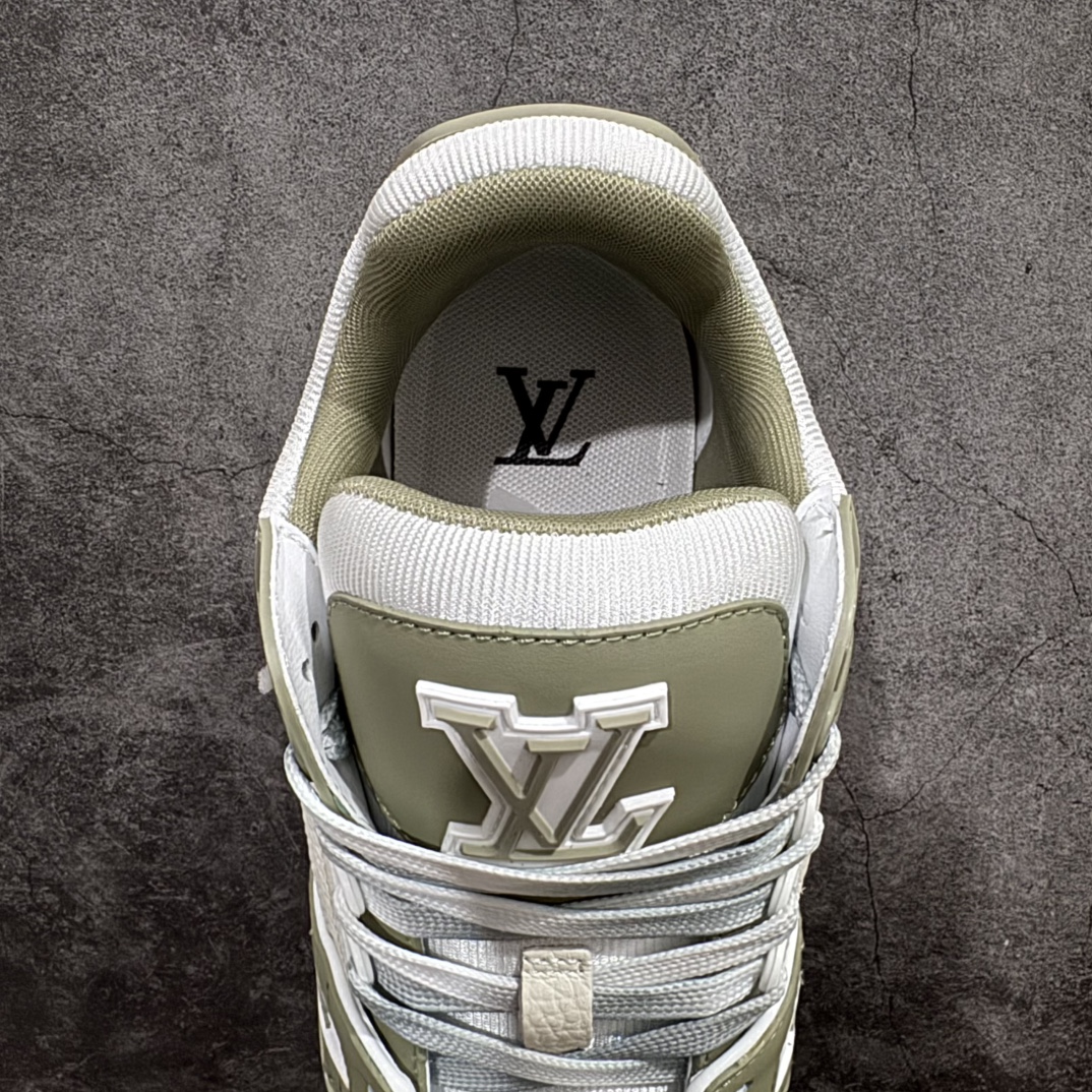 图片[8]-【顶级空胶特价】Louis Vuitton Trainer lv时装走秀运动鞋实力大厂出品 平台专供成熟的做工稳定的品控  完美鞋型超高的清洁度零毛边线头瑕疵 全套原楦原纸版原鞋开模全网最具灵魂的版型 正确原装黄色鞋盒 正确中底印花 鞋面印花3D高频深度立体 全鞋电脑针车 紧密相连 针距密度一致 环保乳胶注塑鞋垫 厚度脚感还原原版 皮面裁剪部位 统一油边封口工艺 原装橡胶大底含胶量大底组合零偏差 专柜全套包装 防尘袋 说明书 质保卡 男女鞋  尺码：35 36 37 38 39 40 41 42 43 44 45 编码：SL330350-莆田鞋批发中心