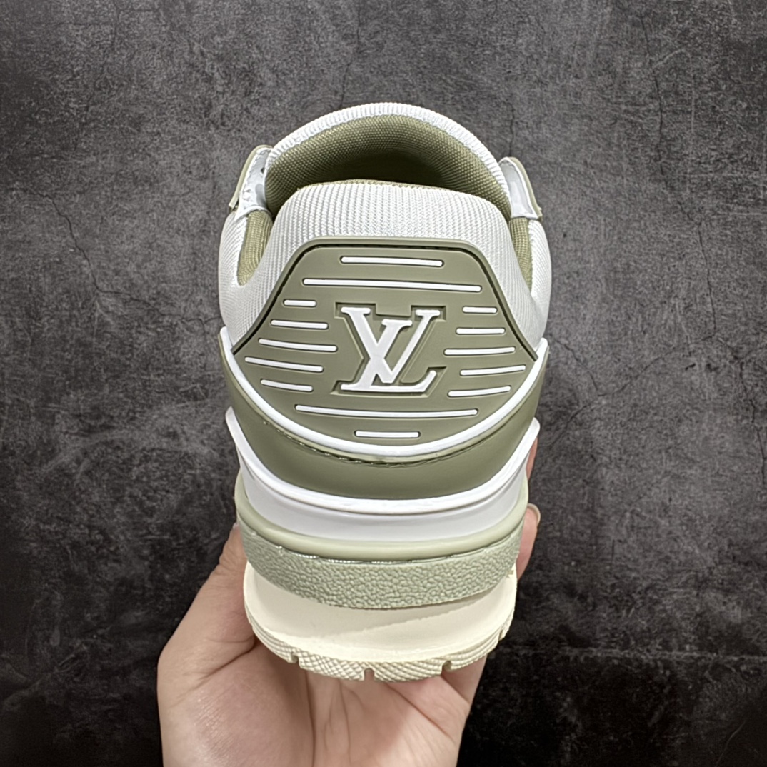 图片[4]-【顶级空胶特价】Louis Vuitton Trainer lv时装走秀运动鞋实力大厂出品 平台专供成熟的做工稳定的品控  完美鞋型超高的清洁度零毛边线头瑕疵 全套原楦原纸版原鞋开模全网最具灵魂的版型 正确原装黄色鞋盒 正确中底印花 鞋面印花3D高频深度立体 全鞋电脑针车 紧密相连 针距密度一致 环保乳胶注塑鞋垫 厚度脚感还原原版 皮面裁剪部位 统一油边封口工艺 原装橡胶大底含胶量大底组合零偏差 专柜全套包装 防尘袋 说明书 质保卡 男女鞋  尺码：35 36 37 38 39 40 41 42 43 44 45 编码：SL330350-莆田鞋批发中心