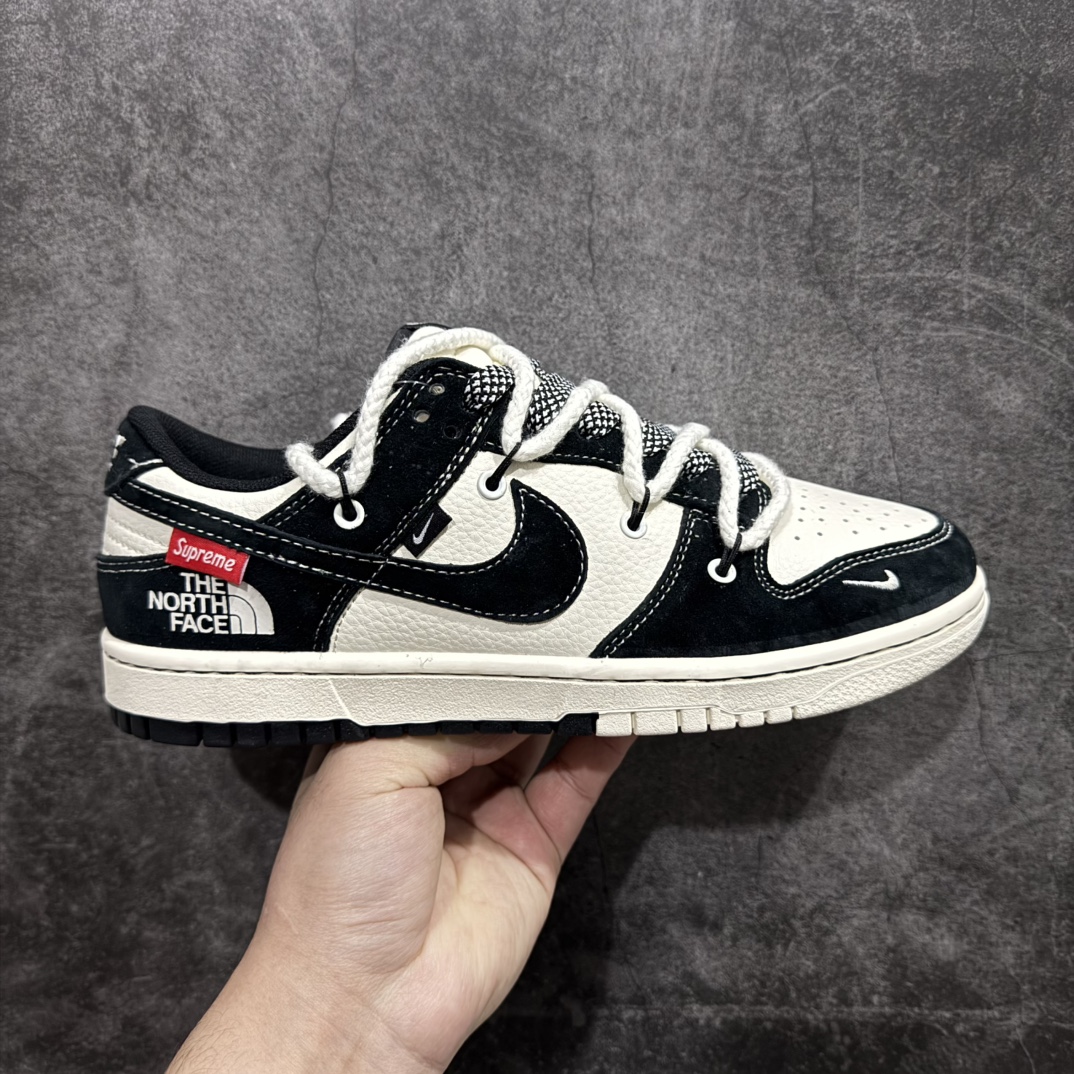 【定制版】Nk SB Dunk Low 北面 x Sup系列 绑带黑白黑勾 周年高端定制 低帮休闲板鞋 YX5066-227rn#定制鞋盒 大厂纯原品质出货 超高清洁度 皮料切割干净无任何毛边 细节完美 r 尺码：36 36.5 37.5 38 38.5 39 40 40.5 41 42 42.5 43 44 44.5 45  编码：HXS340360-莆田鞋批发中心