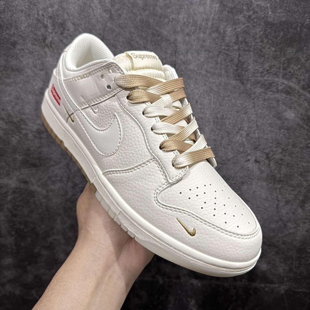 图片[3]-【定制版】Nk SB Dunk Low Supreme联名 双拼卡其 周年高端定制 低帮休闲板鞋 BB8675-111rn#定制鞋盒 大厂纯原品质出货 超高清洁度 皮料切割干净无任何毛边 细节完美 r 尺码：36 36.5 37.5 38 38.5 39 40 40.5 41 42 42.5 43 44 44.5 45 编码：HXS320340-莆田鞋批发中心