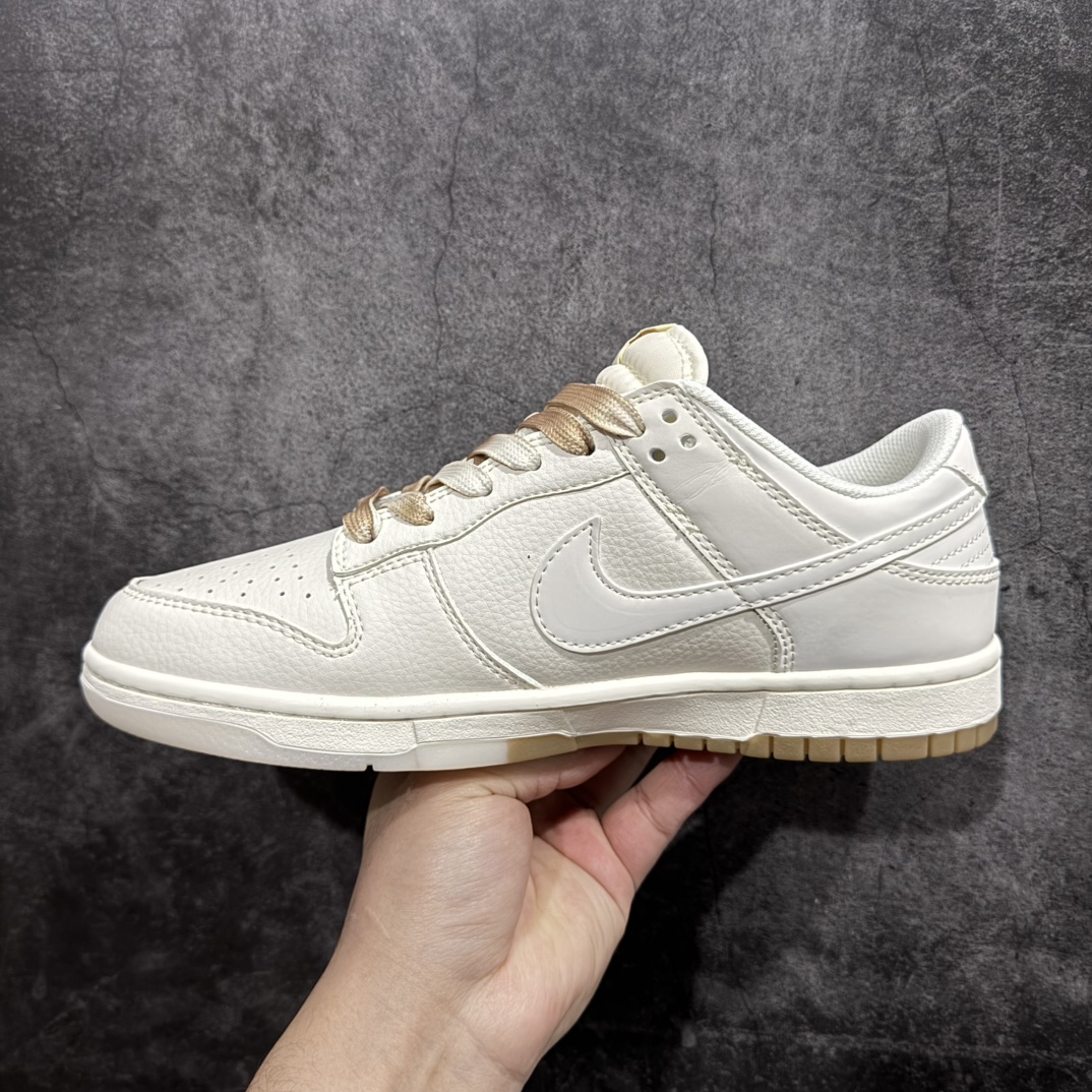 图片[2]-【定制版】Nk SB Dunk Low Supreme联名 双拼卡其 周年高端定制 低帮休闲板鞋 BB8675-111rn#定制鞋盒 大厂纯原品质出货 超高清洁度 皮料切割干净无任何毛边 细节完美 r 尺码：36 36.5 37.5 38 38.5 39 40 40.5 41 42 42.5 43 44 44.5 45 编码：HXS320340-莆田鞋批发中心