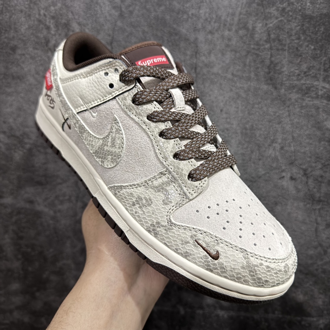 图片[3]-【定制版】Nk SB Dunk Low Supreme联名蛇年限定 灰蟒纹 周年高端定制 低帮休闲板鞋 XS1086-018rn#定制鞋盒 大厂纯原品质出货 超高清洁度 皮料切割干净无任何毛边 细节完美 r 尺码：36 36.5 37.5 38 38.5 39 40 40.5 41 42 42.5 43 44 44.5 45  编码：HXS320340-莆田鞋批发中心