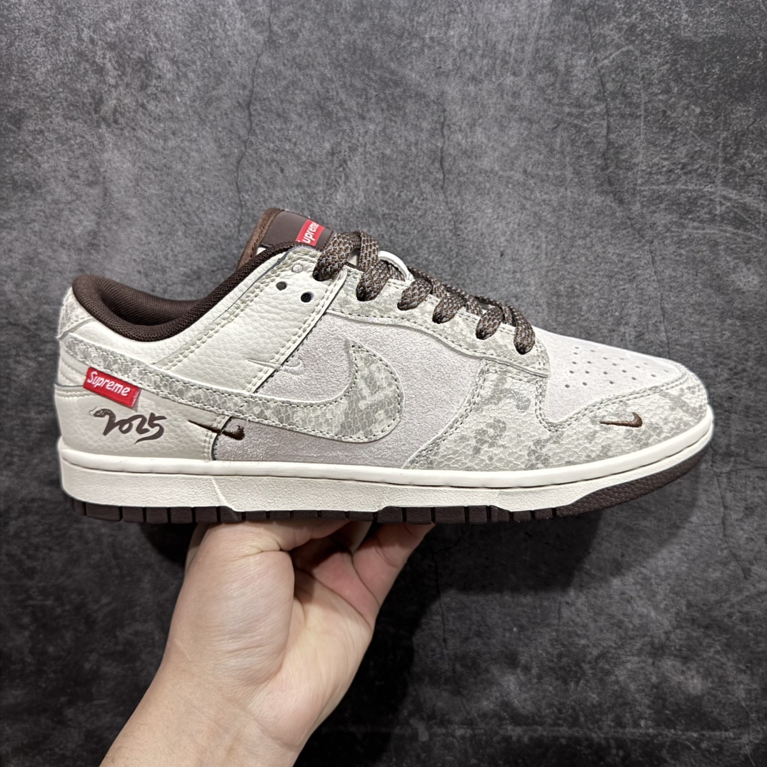 【定制版】Nk SB Dunk Low Supreme联名蛇年限定 灰蟒纹 周年高端定制 低帮休闲板鞋 XS1086-018rn#定制鞋盒 大厂纯原品质出货 超高清洁度 皮料切割干净无任何毛边 细节完美 r 尺码：36 36.5 37.5 38 38.5 39 40 40.5 41 42 42.5 43 44 44.5 45  编码：HXS320340-莆田鞋批发中心