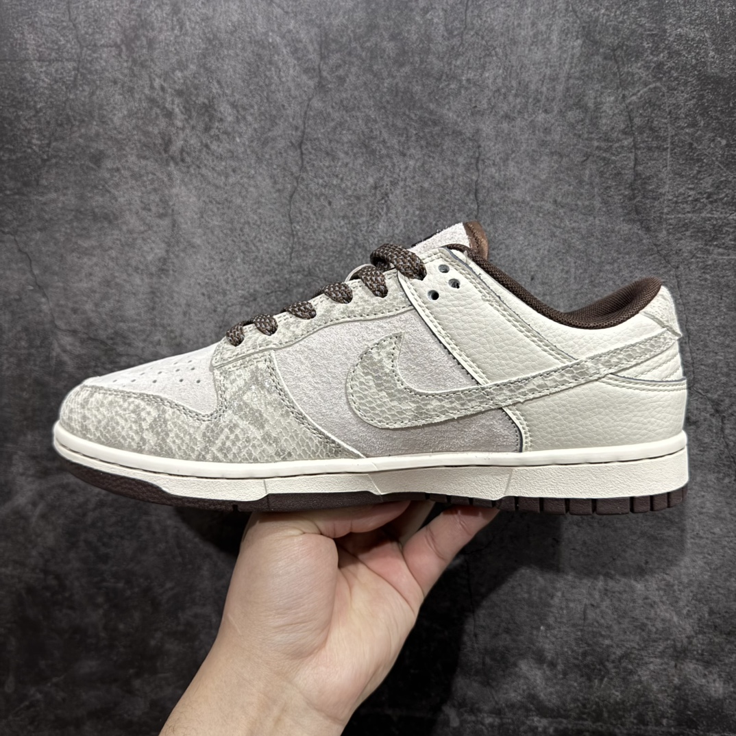 图片[2]-【定制版】Nk SB Dunk Low Supreme联名蛇年限定 灰蟒纹 周年高端定制 低帮休闲板鞋 XS1086-018rn#定制鞋盒 大厂纯原品质出货 超高清洁度 皮料切割干净无任何毛边 细节完美 r 尺码：36 36.5 37.5 38 38.5 39 40 40.5 41 42 42.5 43 44 44.5 45  编码：HXS320340-莆田鞋批发中心