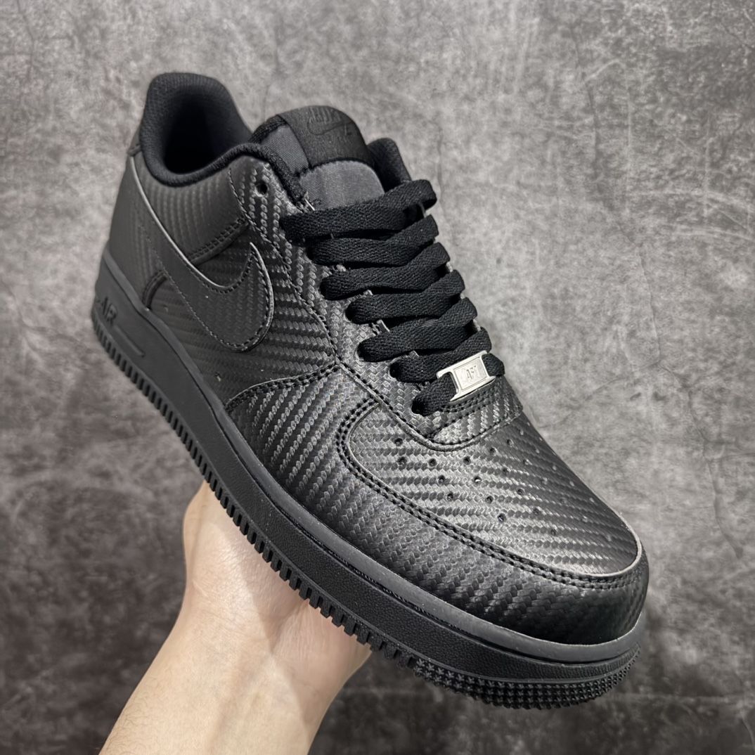 图片[3]-【公司级】Nike Air Force 1 空军一号 碳纤维全黑 原楦头原纸板 打造纯正空军版型#专注外贸渠道  全掌内置蜂窝气垫 #原盒配件 原厂中底钢印、拉帮完美 货号：HF2886-001nSIZE：36 36.5 37.5 38 38.5 39 40 40.5 41 42 42.5 43 44 44.5 45 编码：LF230240-莆田鞋批发中心