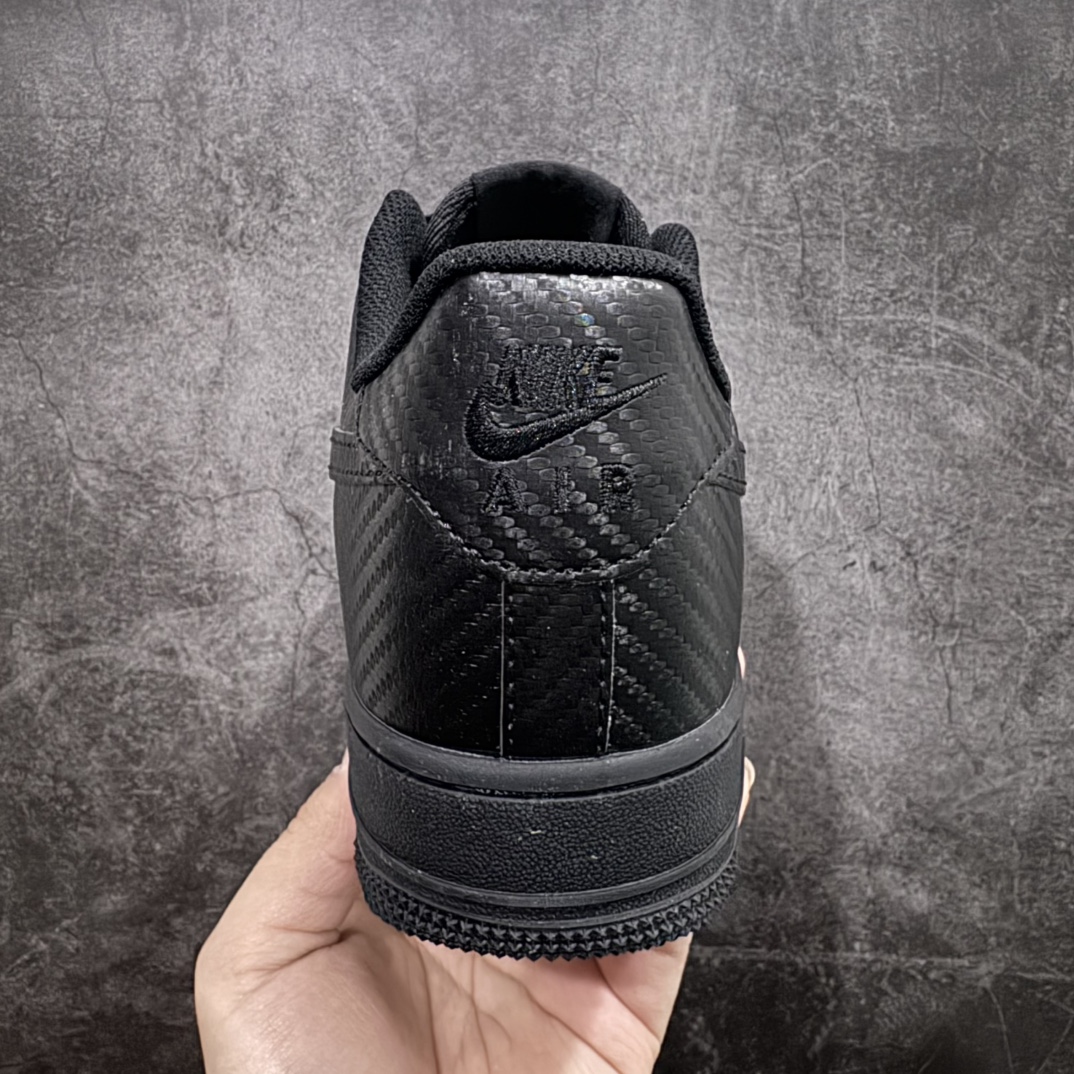 图片[4]-【公司级】Nike Air Force 1 空军一号 碳纤维全黑 原楦头原纸板 打造纯正空军版型#专注外贸渠道  全掌内置蜂窝气垫 #原盒配件 原厂中底钢印、拉帮完美 货号：HF2886-001nSIZE：36 36.5 37.5 38 38.5 39 40 40.5 41 42 42.5 43 44 44.5 45 编码：LF230240-莆田鞋批发中心