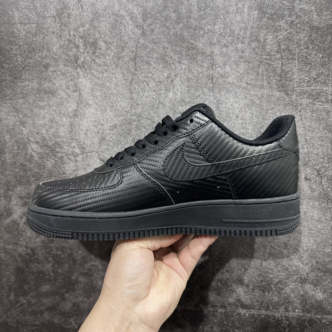 图片[2]-【公司级】Nike Air Force 1 空军一号 碳纤维全黑 原楦头原纸板 打造纯正空军版型#专注外贸渠道  全掌内置蜂窝气垫 #原盒配件 原厂中底钢印、拉帮完美 货号：HF2886-001nSIZE：36 36.5 37.5 38 38.5 39 40 40.5 41 42 42.5 43 44 44.5 45 编码：LF230240-莆田鞋批发中心