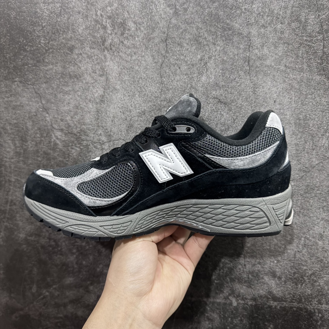 图片[2]-【纯原c版】NB New Balance M2002R 新百伦M2002RR1 黑灰nn全新版本出货新配色陆续开发出货 品质很好  价格实惠n 全套原楦原纸板原厂数据开发 原厂网纱 原装进口皮料 正确绒感卡色 正确中底拉帮中底网布细节 一比一手工擦旧效果 冲裁组合 匠心打造 耗时两个月开发完成 工艺极其复杂难度可想而知 新开独立私模大底 全网唯一正确做旧组合大底 高端零售专供产物  尺码：36 37 37.5 38 38.5 39.5 40 40.5 41.5 42 42.5 43 44 44.5 45 45.5 46.5 编码：JP270290-莆田鞋批发中心