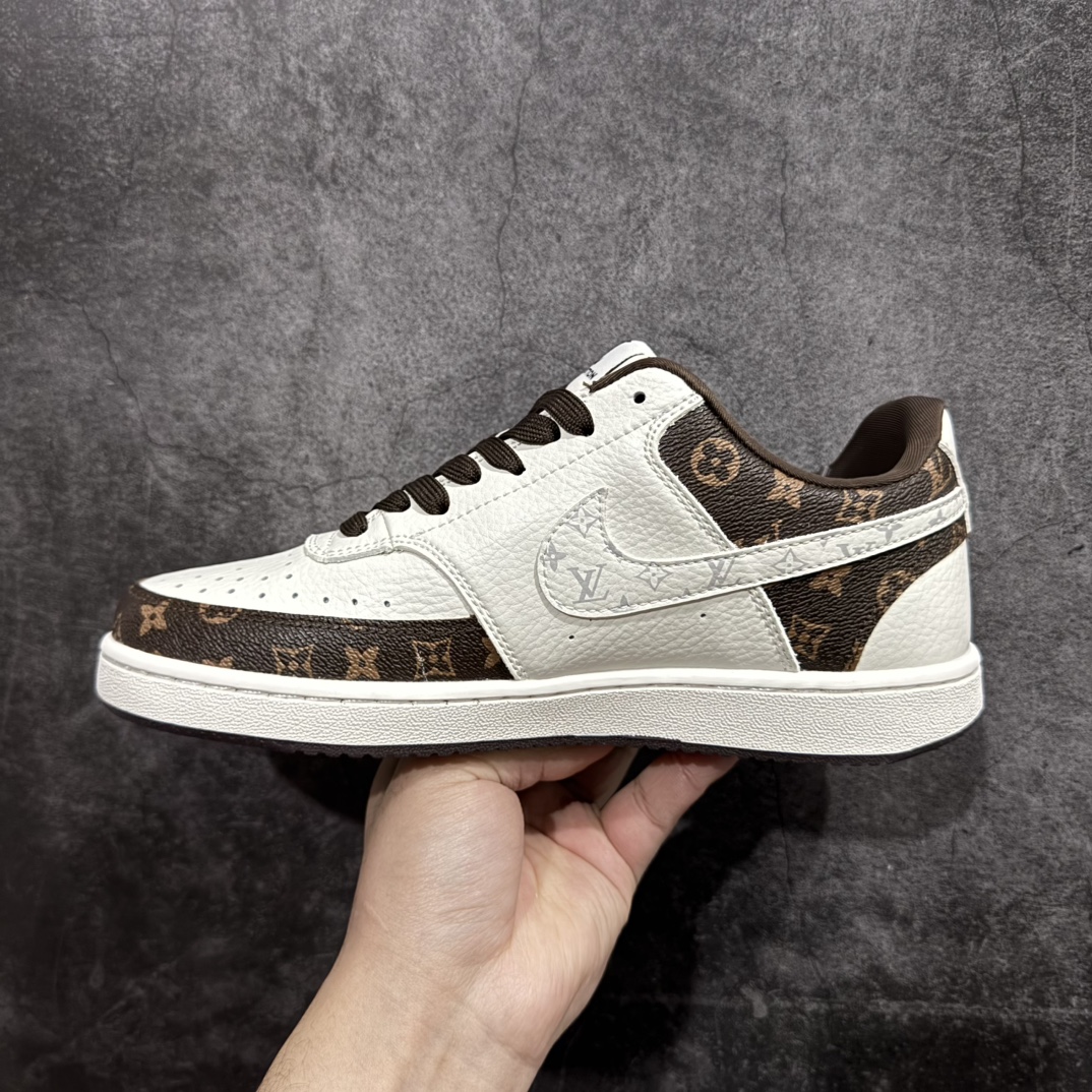 图片[2]-【定制版】Nike Court Vision Low x Louis Vuitton 白棕老花小钩n休闲运动板鞋 纯原版本n低帮百搭透气休闲运动板鞋，经典耐用的设计n兼顾舒适脚感和出众风范，演绎匠心之作n结构性的支撑贴合感结合复古篮球设计，塑就场外全明星风范官方货号: FD5188 120n码数：36 36.5 37.5 38 38.5 39 40 40.5 41 42 42.5 43 44 44.5 45 编码：CC260280-莆田鞋批发中心