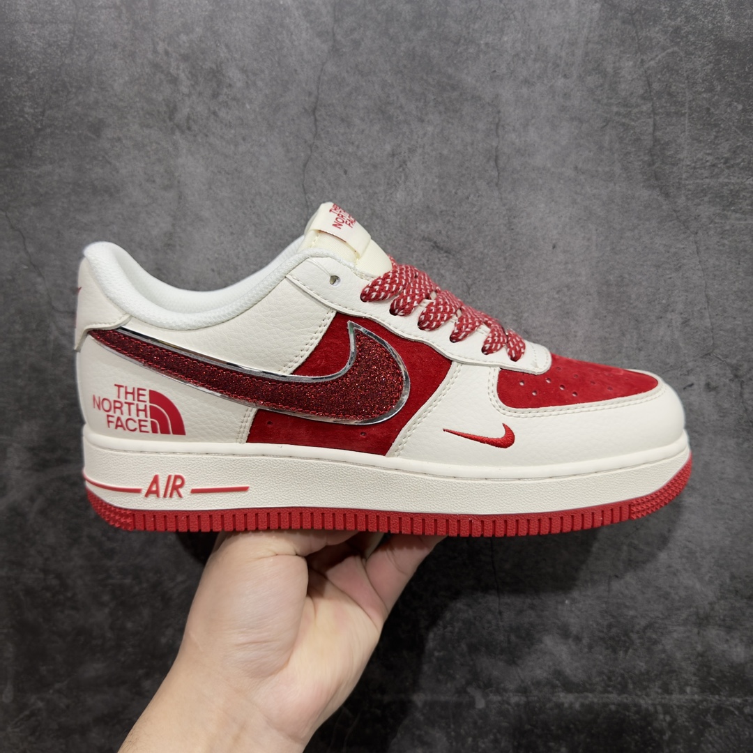 【定制版】Nike Air Force 1 Low 北面联名n原楦头原纸板 打造纯正空军版型 专注外贸渠道 全掌内置蜂窝气垫原盒配件 原厂中底钢印、拉帮完美  官方货号：QY6818 522 Size：36 36.5 37.5 38 38.5 39 40 40.5 41 42 42.5 43 44 45 编码：CC280300-莆田鞋批发中心